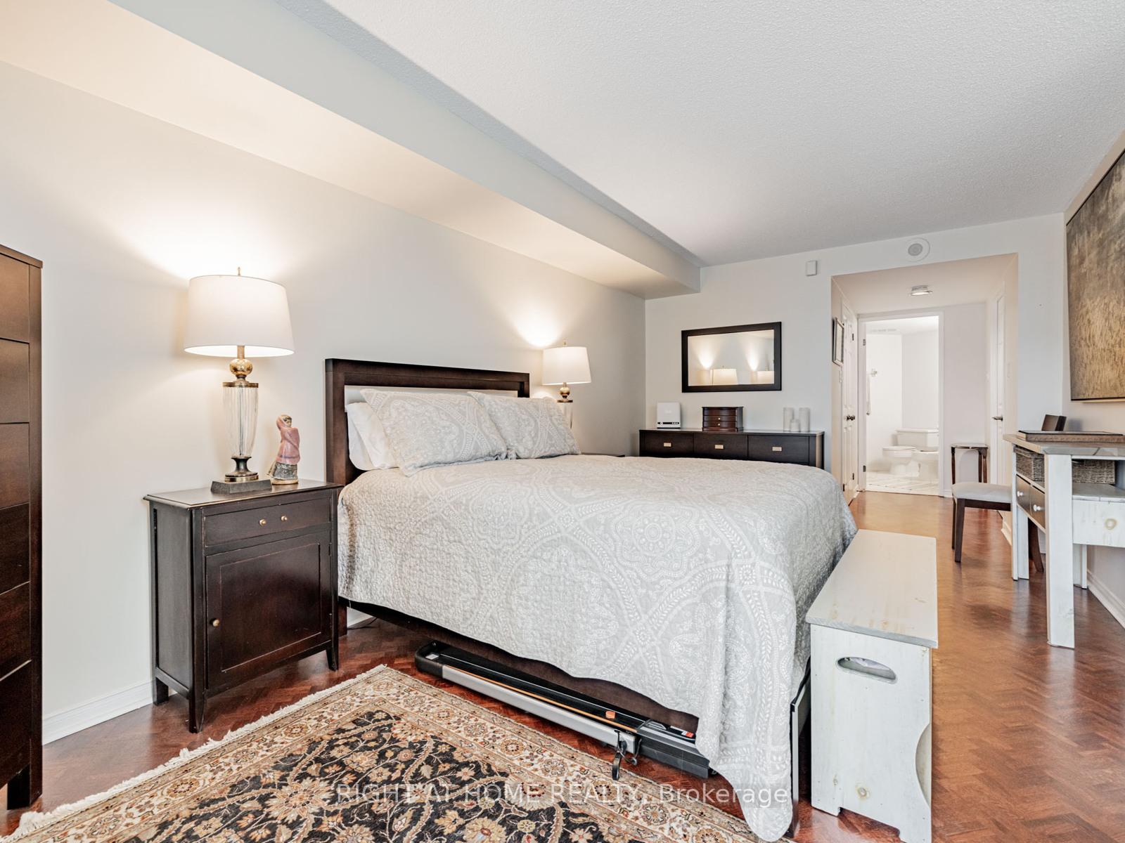 2 Bedrooms Condo at 100 Arbors, Vaughan For sale
