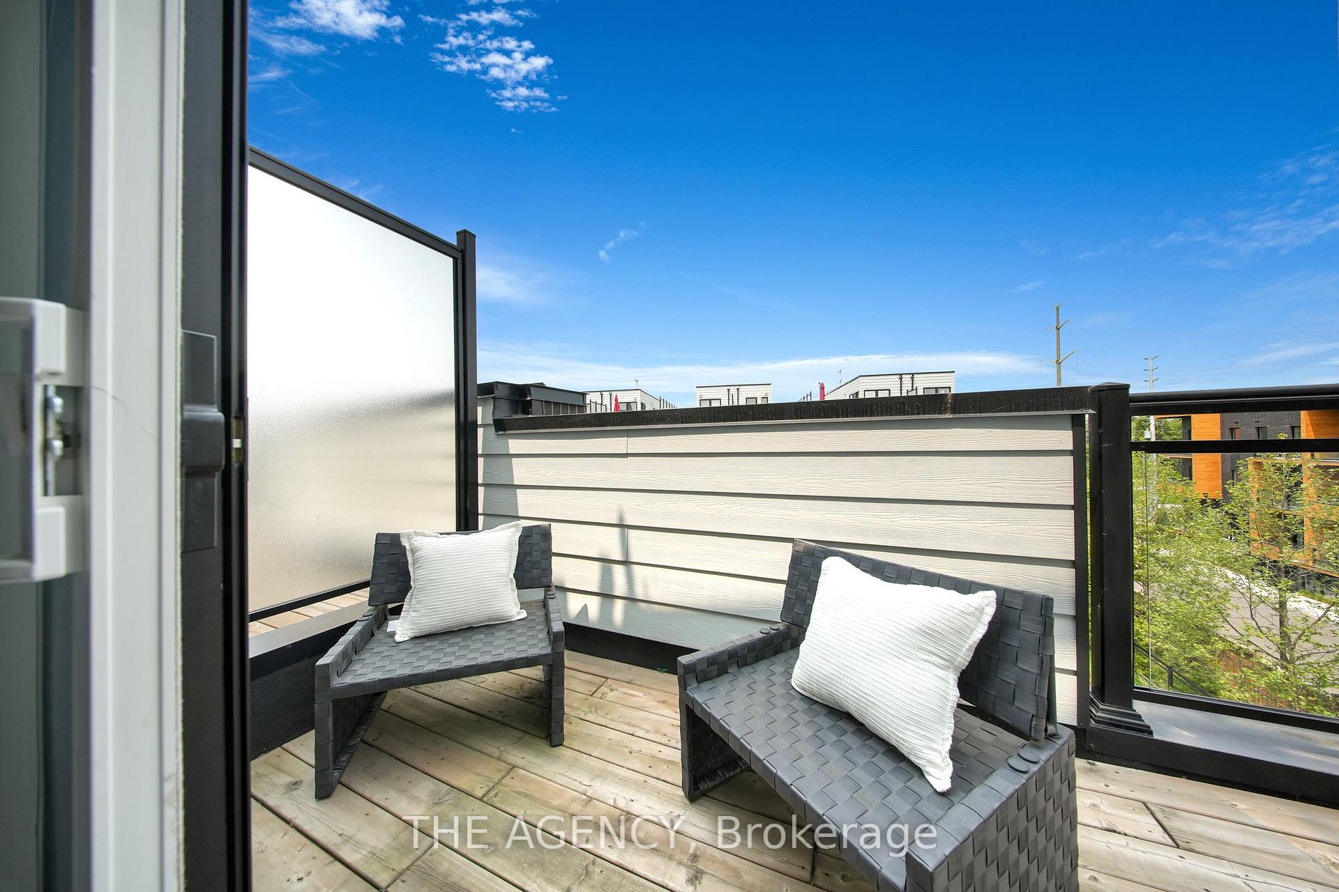 3 Bedrooms Condo at 1155 Stroud, Mississauga For sale