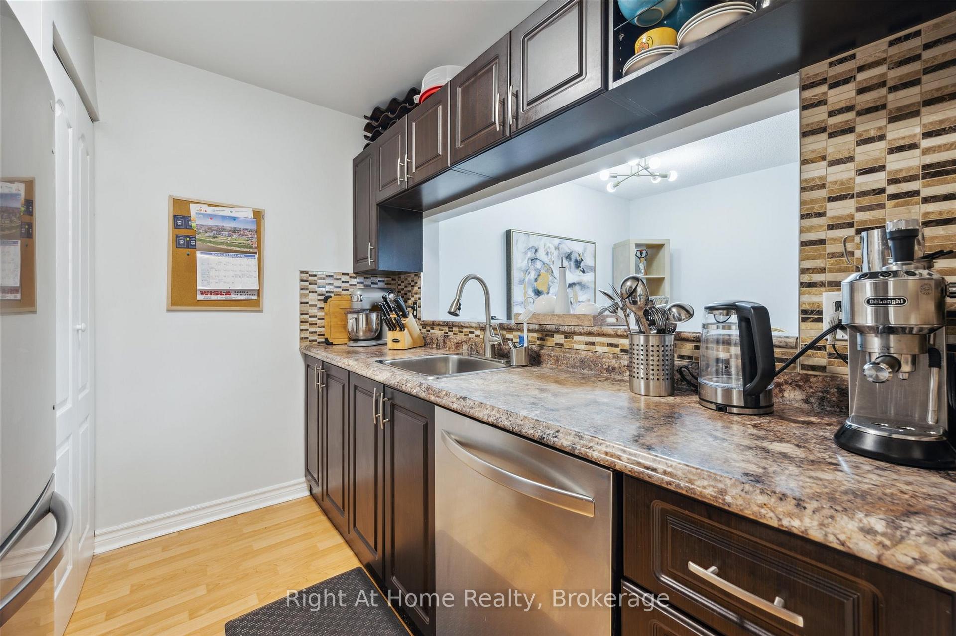 2 Bedrooms Condo at 1450 Glen Abbey, Oakville For sale