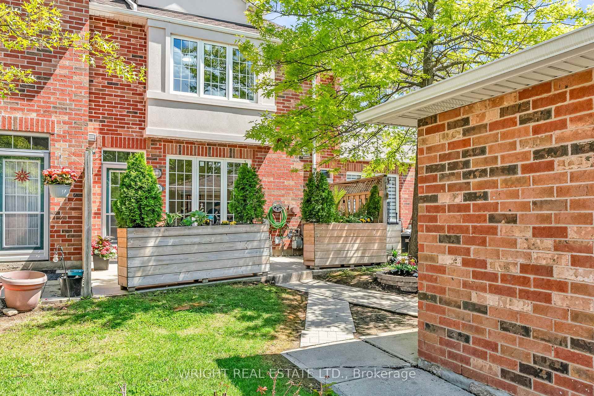 5 Bedrooms Condo at 1347 Rathburn, Mississauga For sale