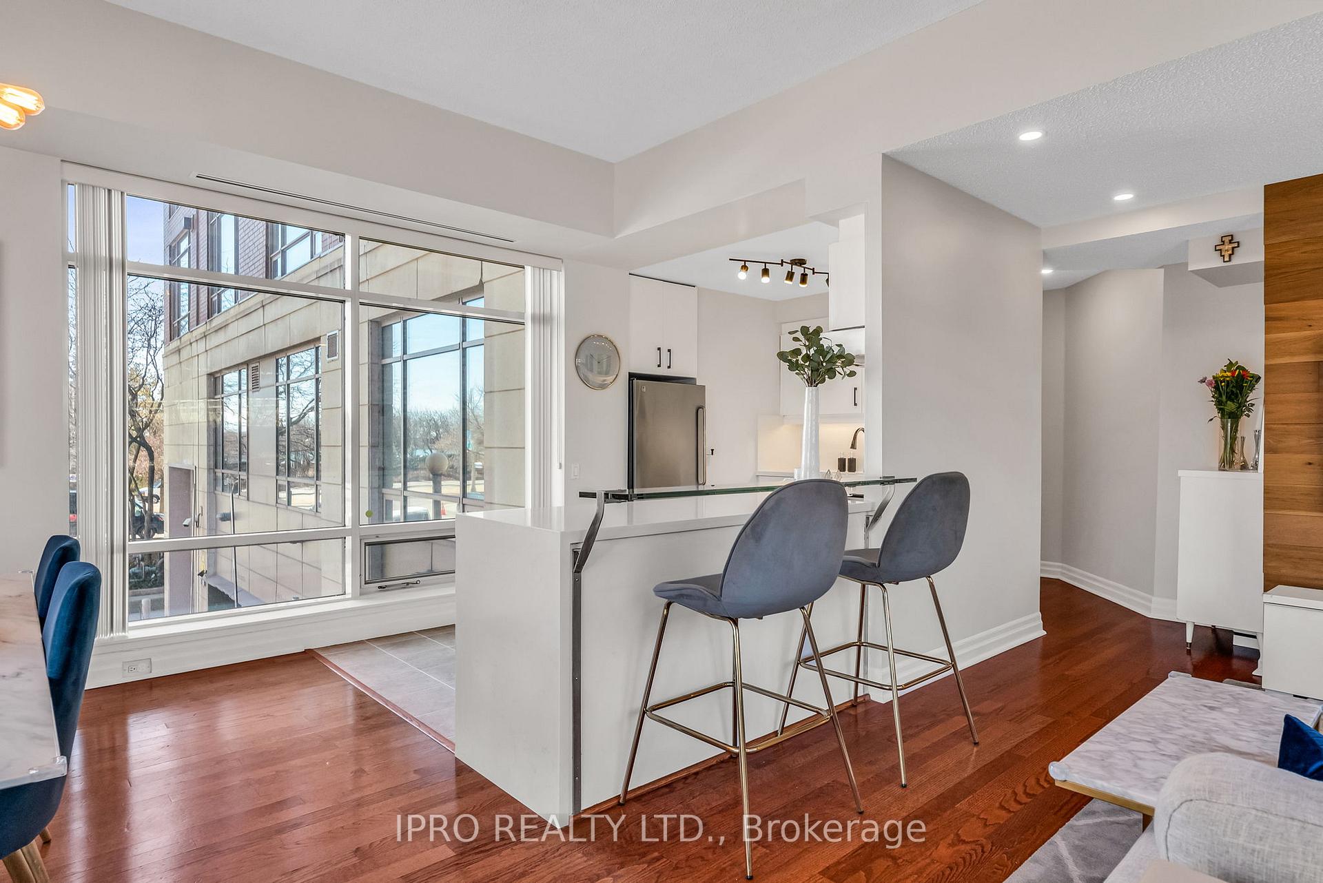 3 Bedrooms Condo at 500 Queens, Toronto For sale