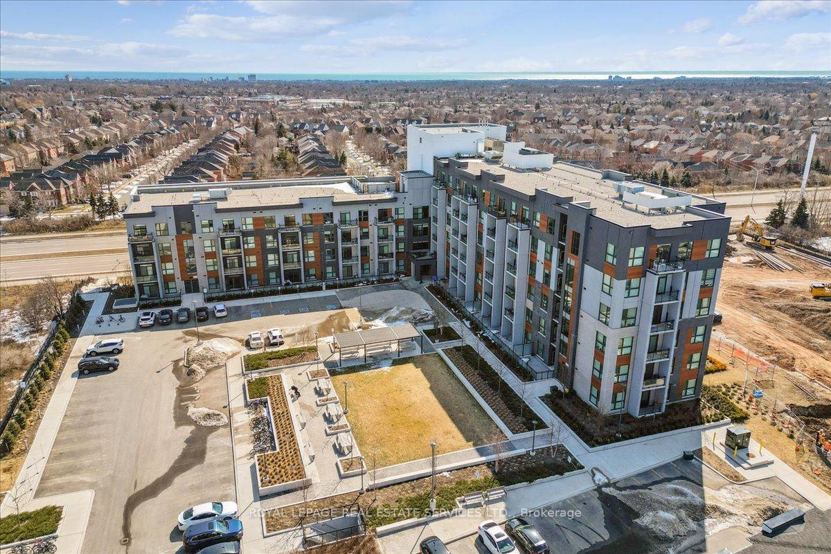 2 Bedrooms Condo at 95 DUNDAS, Oakville For sale
