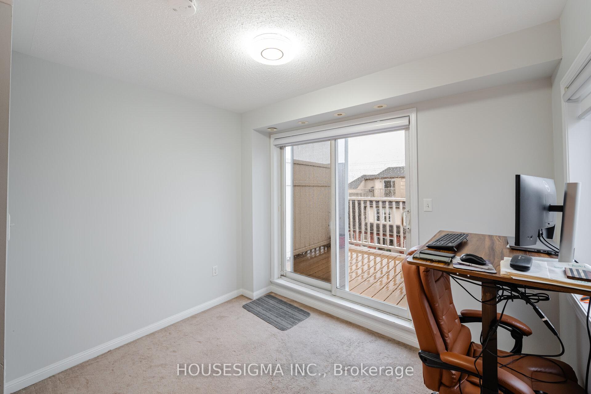 3 Bedrooms Condo at 760 Neighbourhood, Mississauga For sale