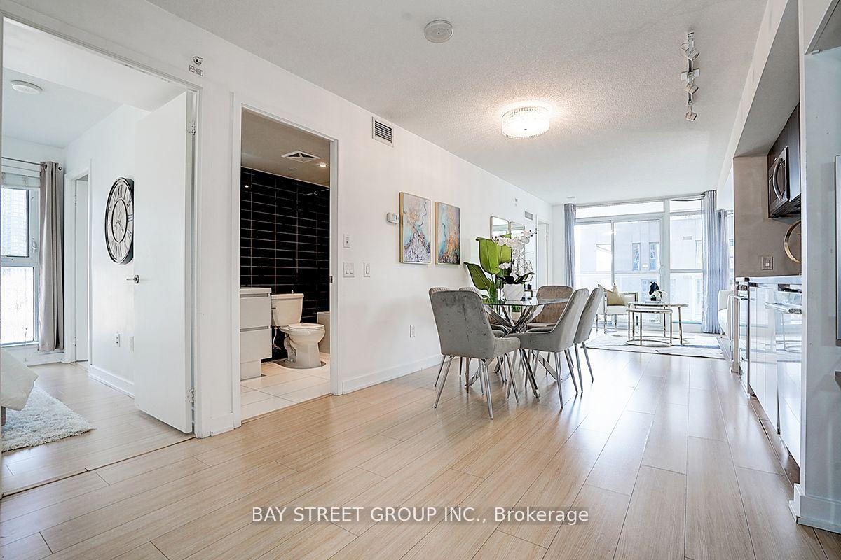 2 Bedrooms Condo at 85 Queens Wharf, Toronto For sale