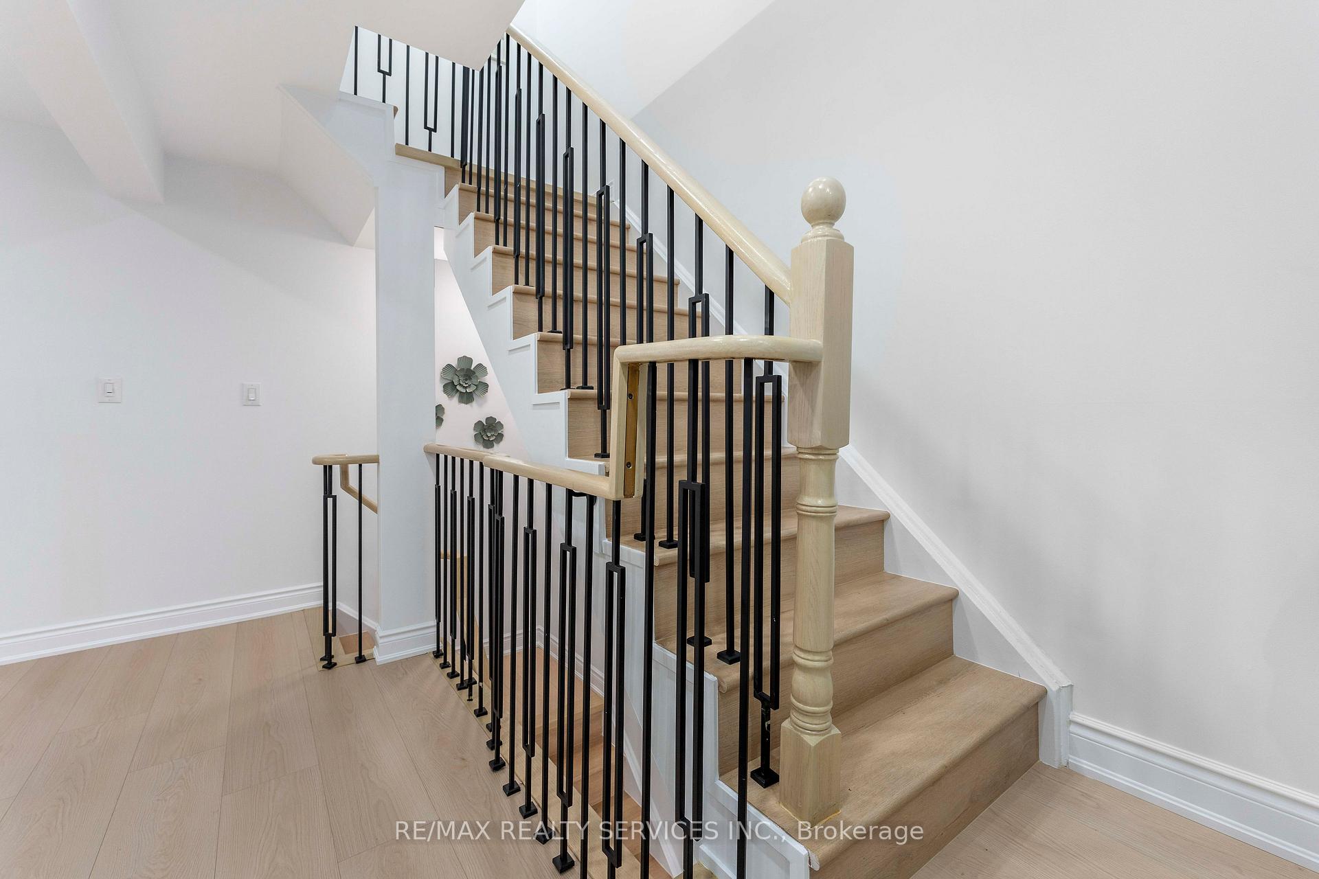 4 Bedrooms Condo at 80 Acorn, Mississauga For sale