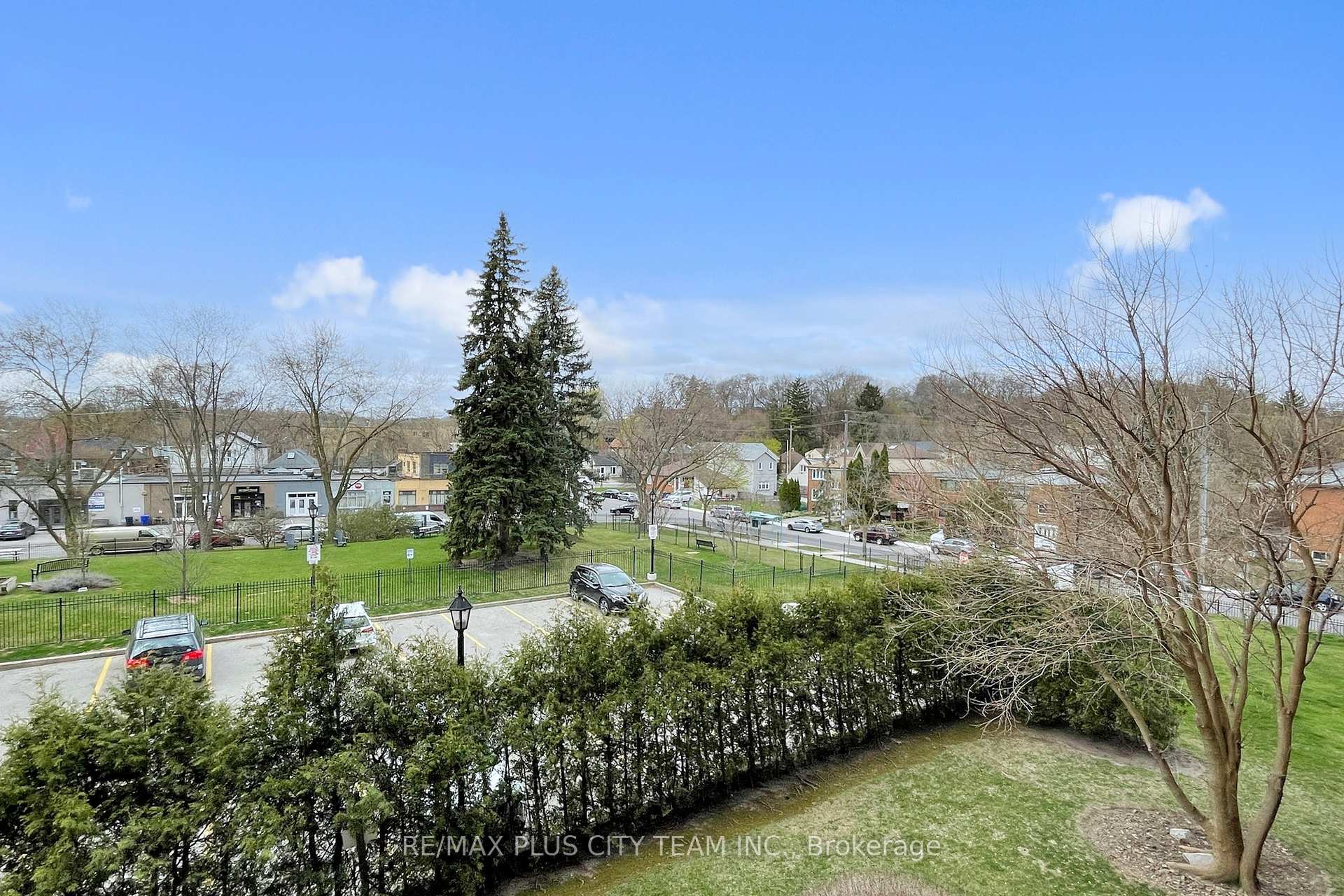 4 Bedrooms Condo at 35 Ormskirk, Toronto For sale