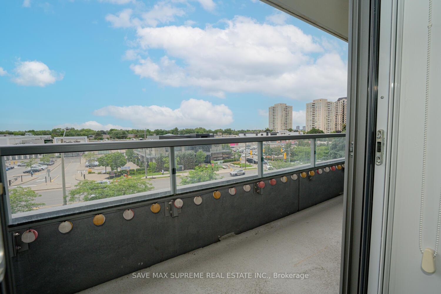 2 Bedrooms Condo at 7 Kenaston, Toronto For sale