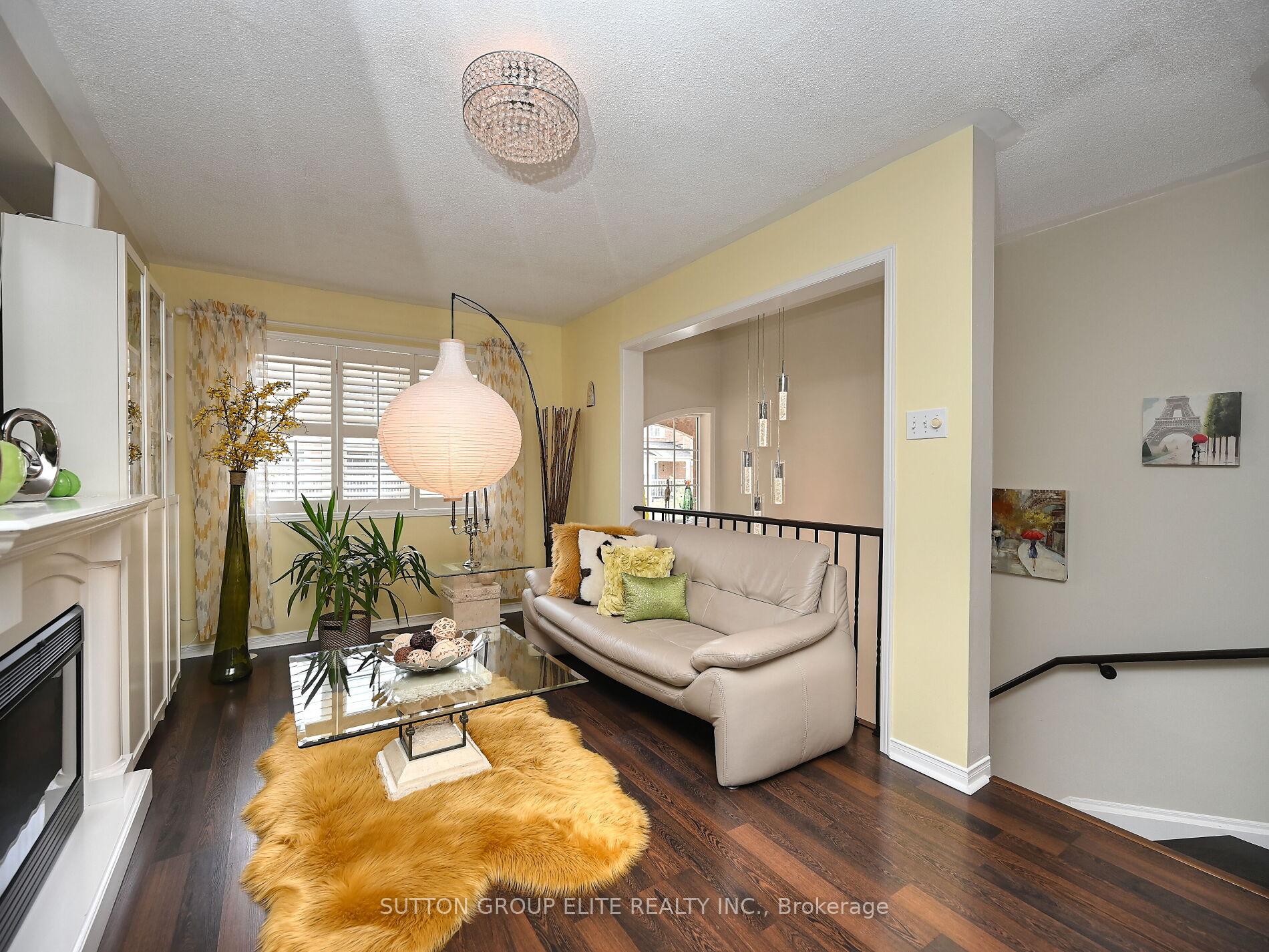 3 Bedrooms Condo at 601 Shoreline, Mississauga For sale