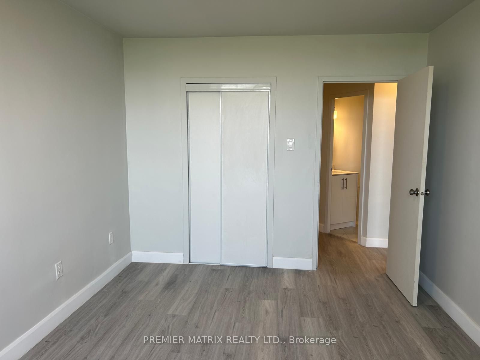 65 Thorncliffe Park Drive, #1404