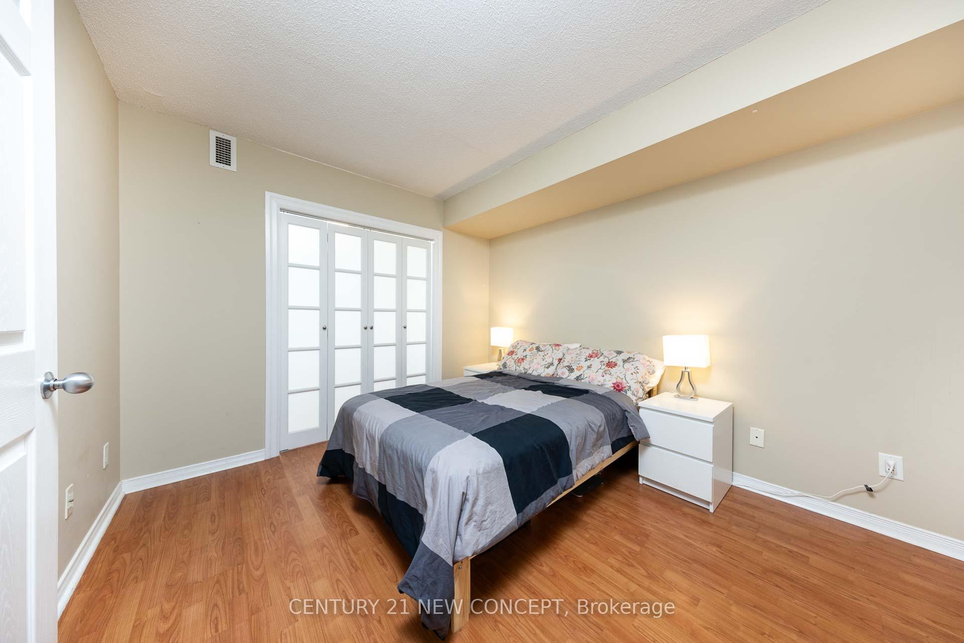 2 Bedrooms Condo at 155 beecroft, Toronto For sale