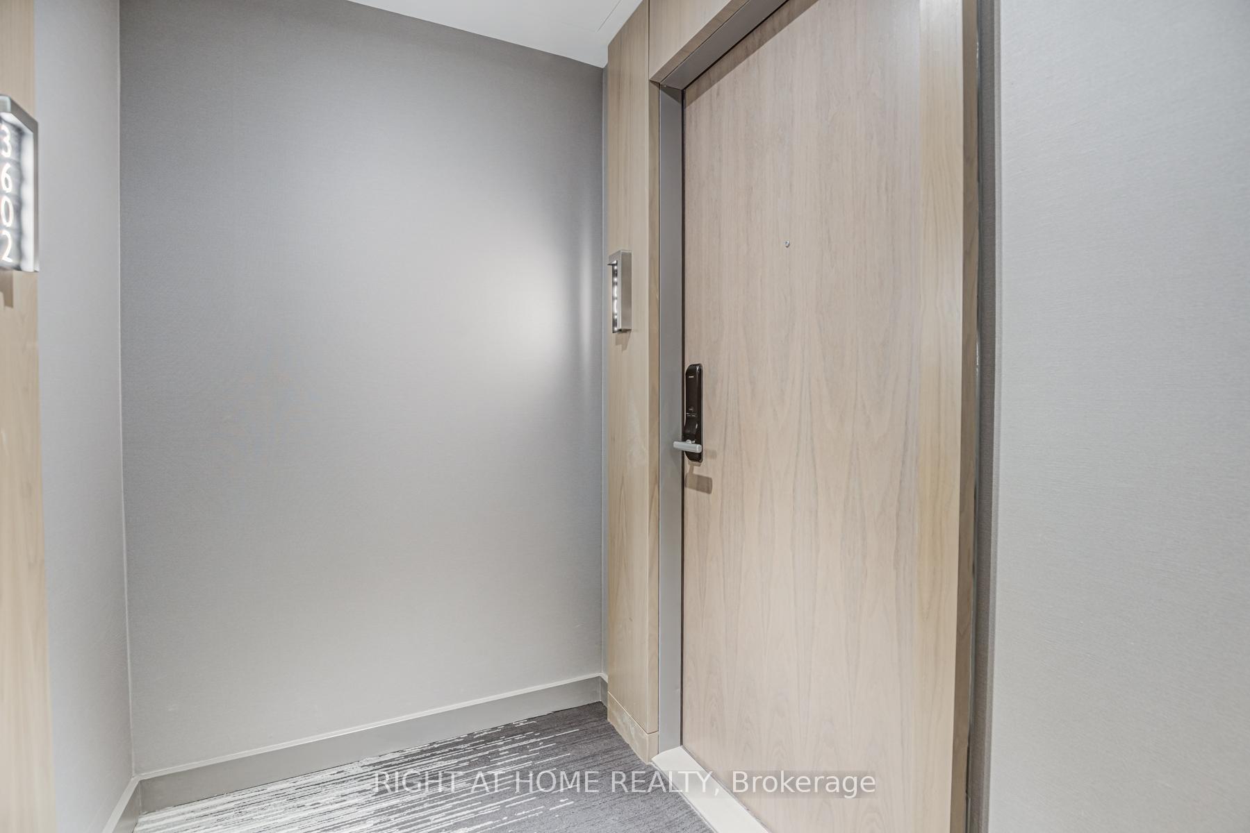 2 Bedrooms Condo at 575 Bloor,  Toronto For sale