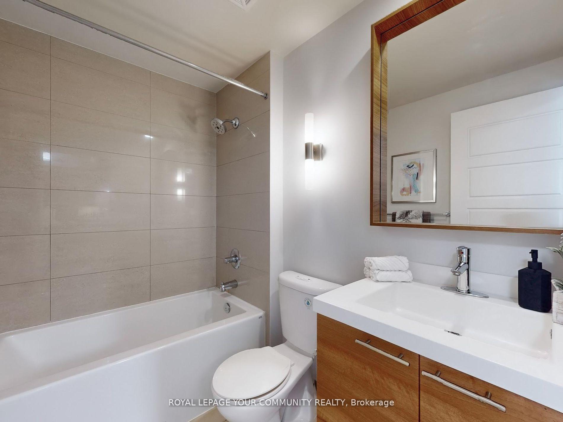 2 Bedrooms Condo at 15 Viking, Toronto For sale