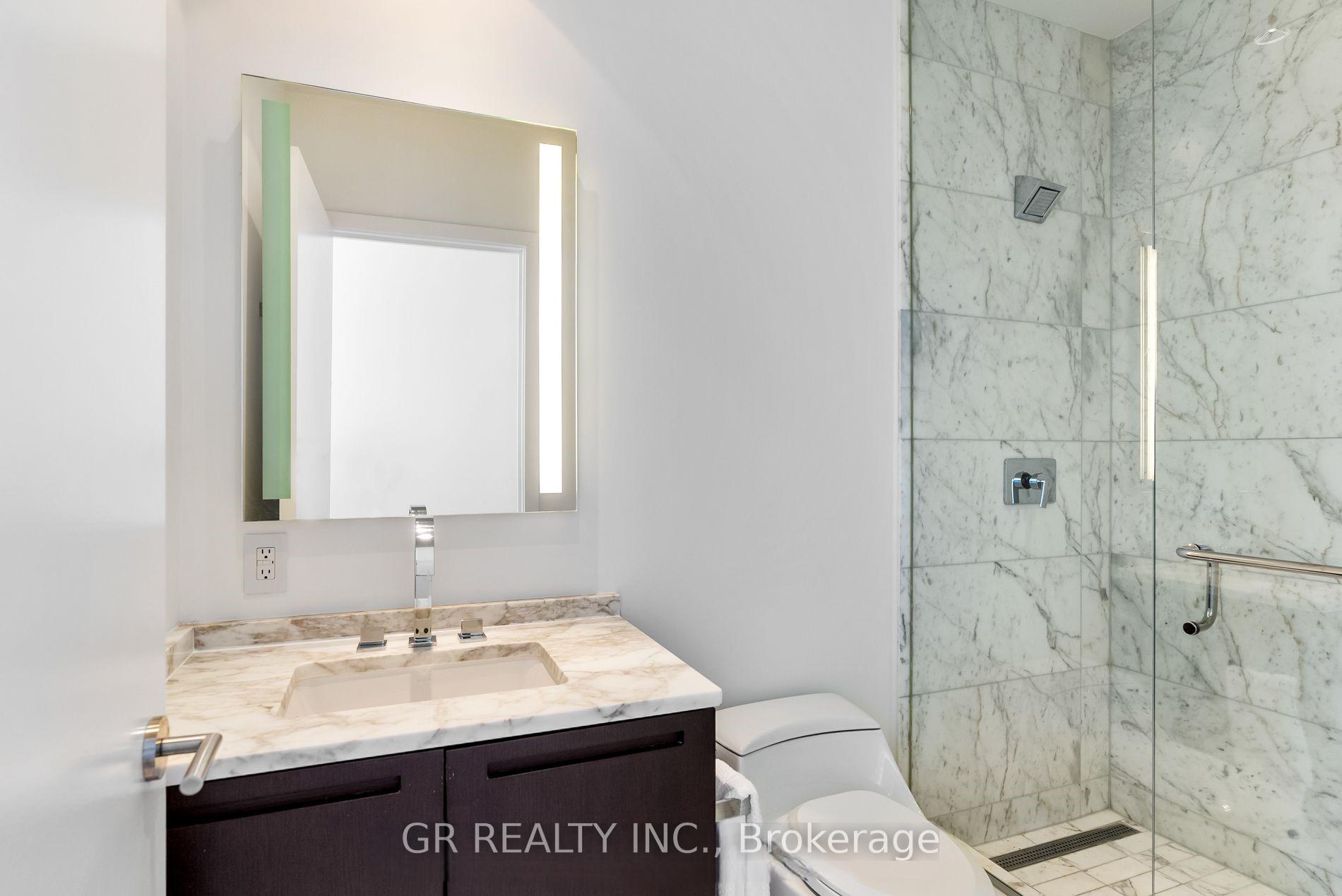 3 Bedrooms Condo at 180 University,  Toronto For sale
