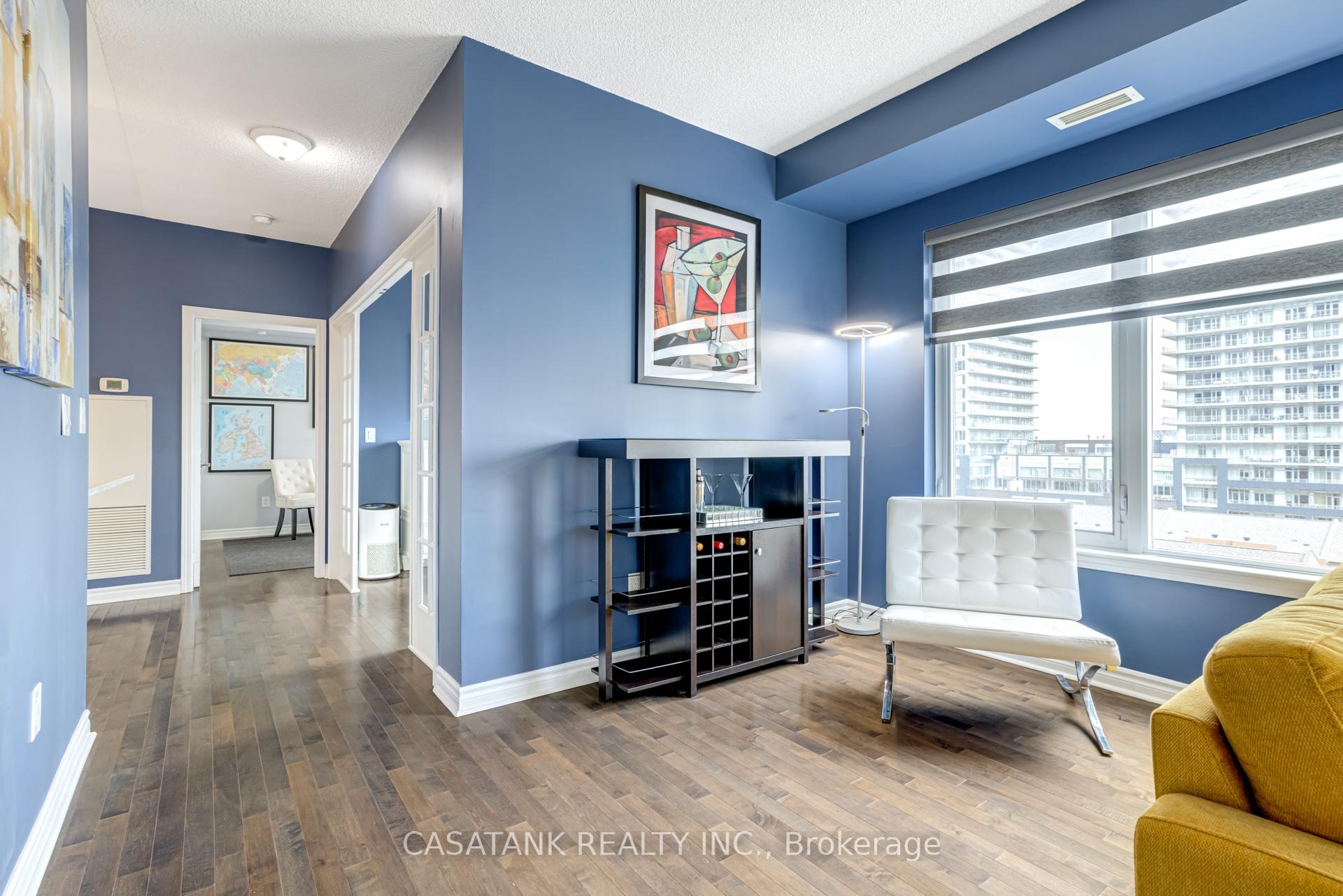 3 Bedrooms Condo at 385 Prince Of Wales, Mississauga For sale