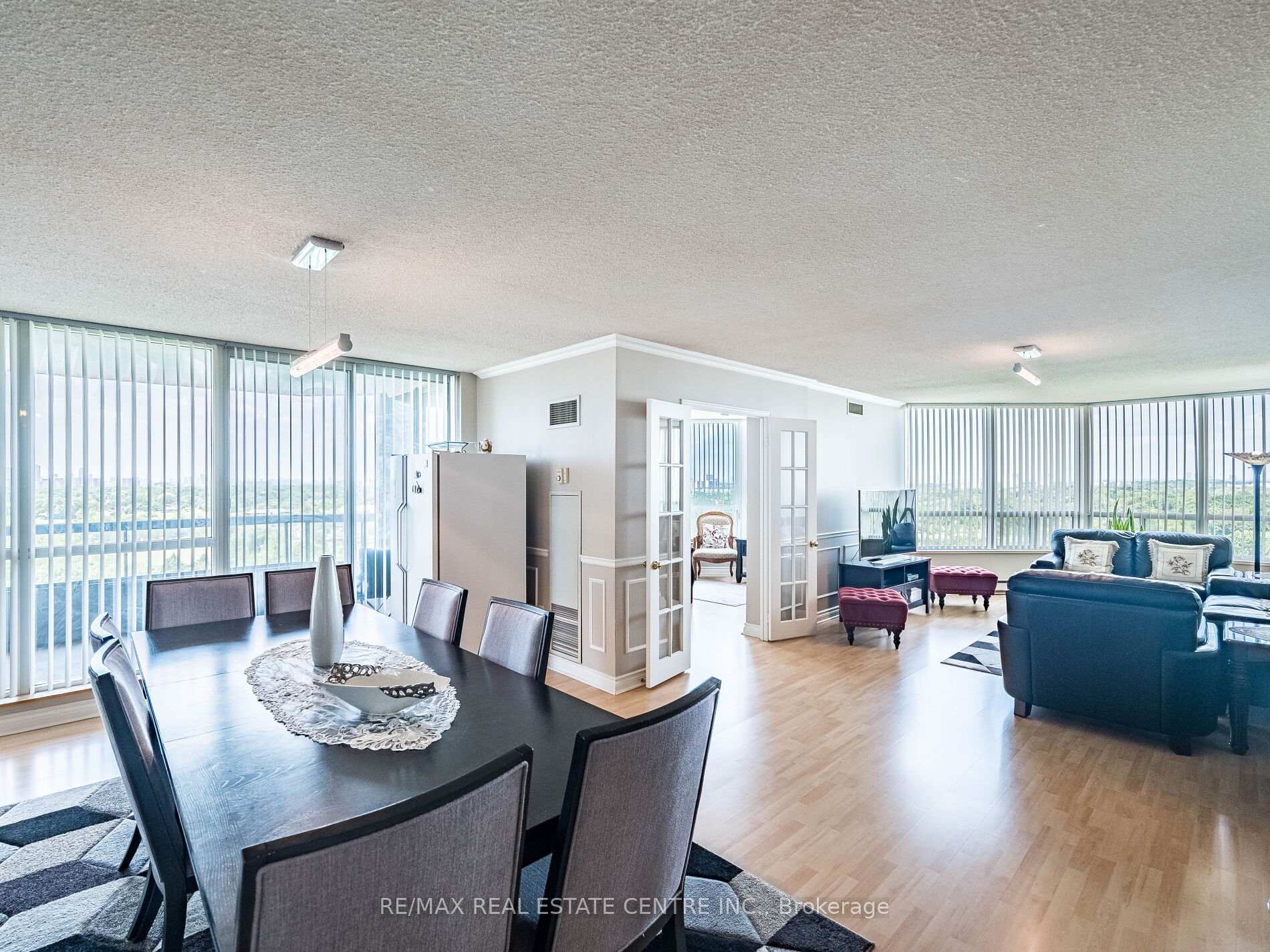 3 Bedrooms Condo at 168 Bonis, Toronto For sale