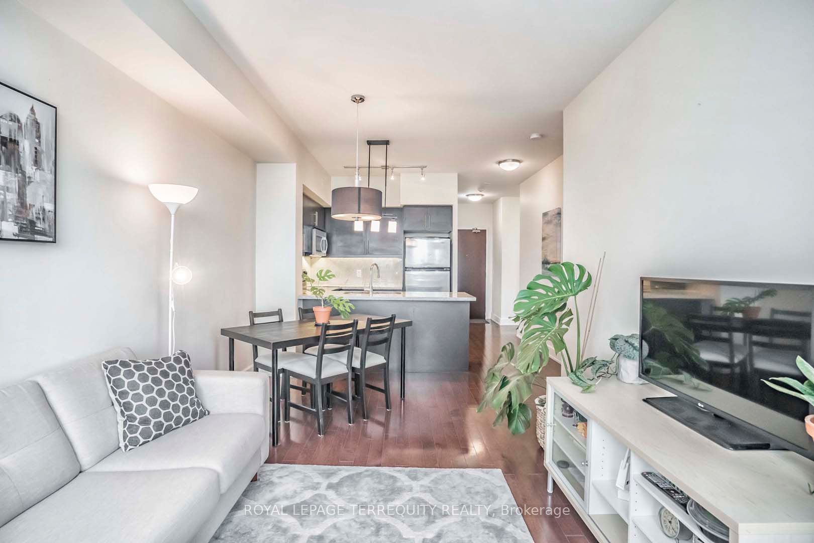 676 Sheppard Avenue E, #607