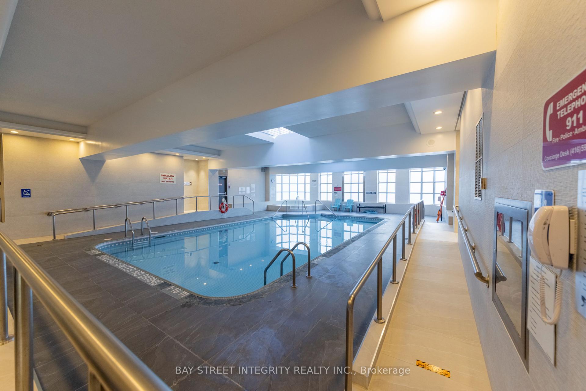 2 Bedrooms Condo at 28 Hollywood, Toronto For sale