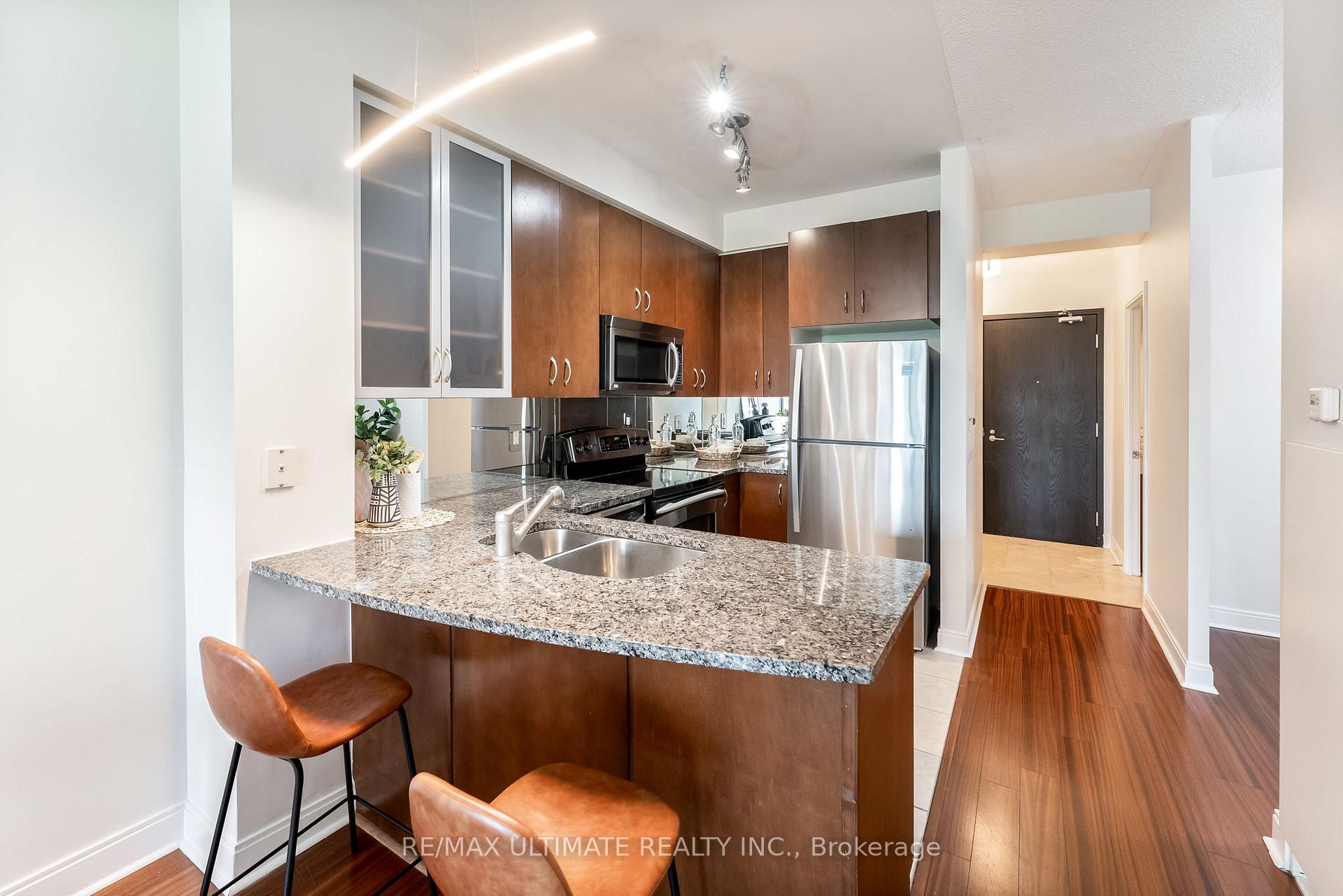 2 Bedrooms Condo at 18 Yorkville, Toronto For sale