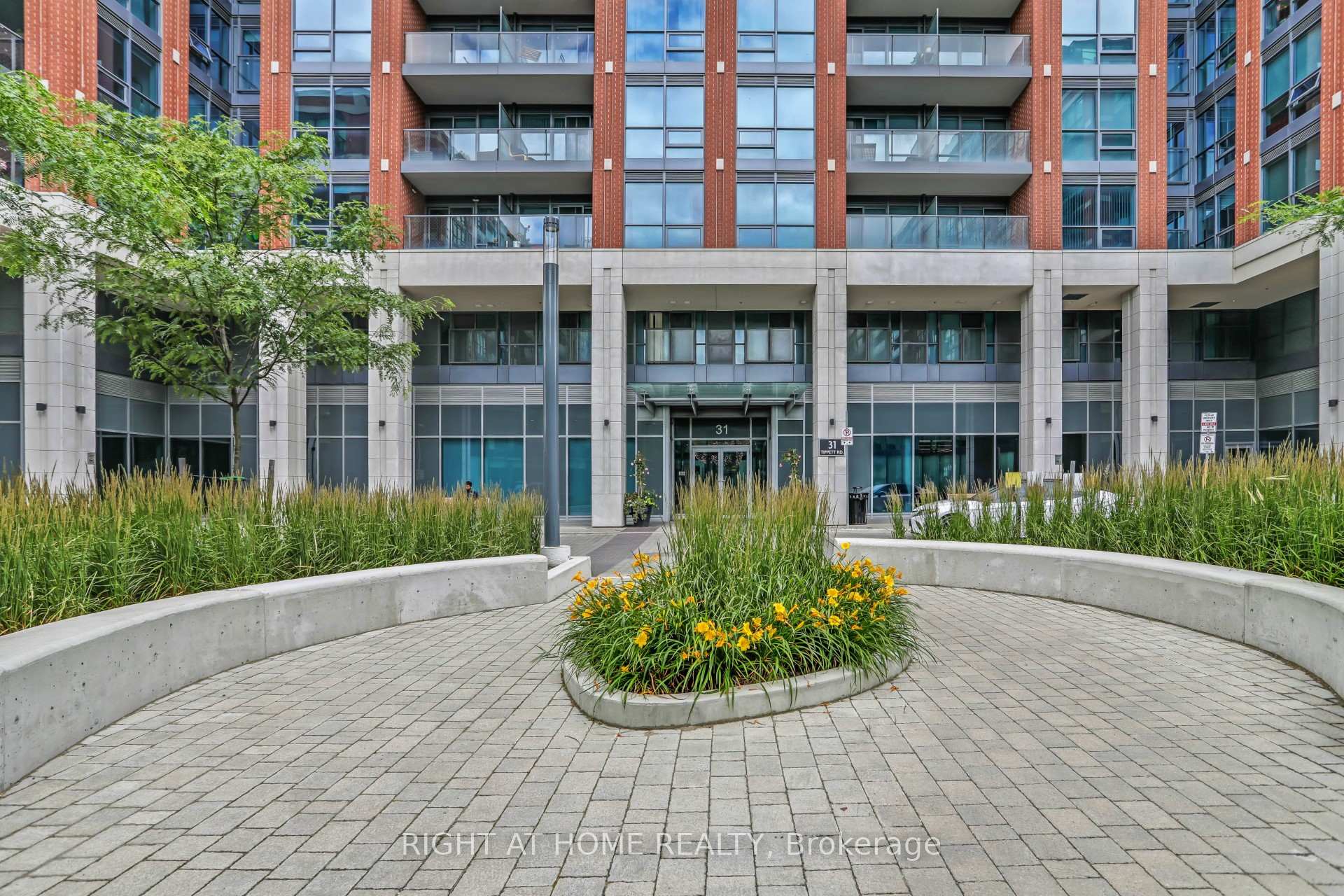 4 Bedrooms Condo at 31 Tippett, Toronto For sale
