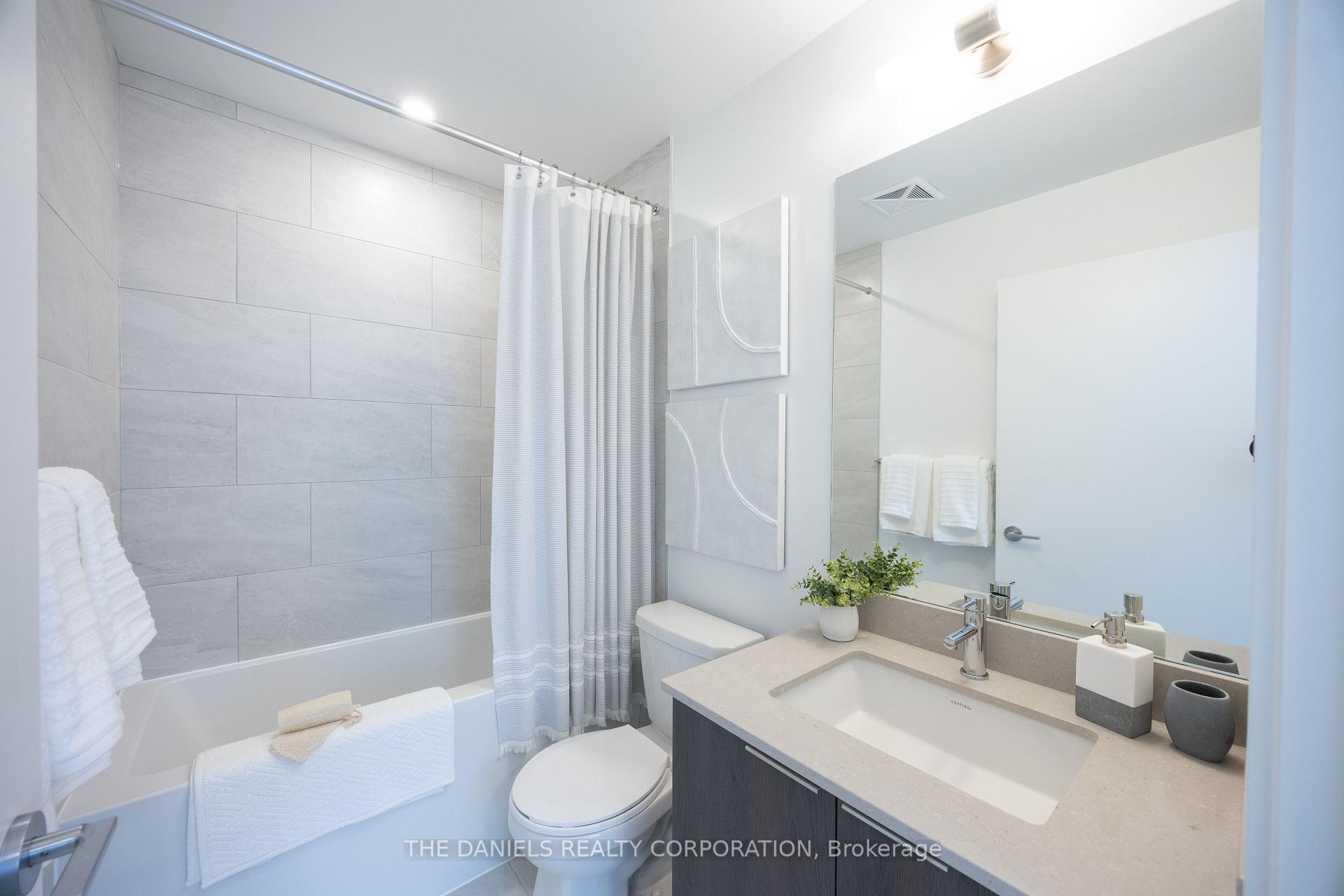 2 Bedrooms Condo at 395 Square One,  Mississauga For sale