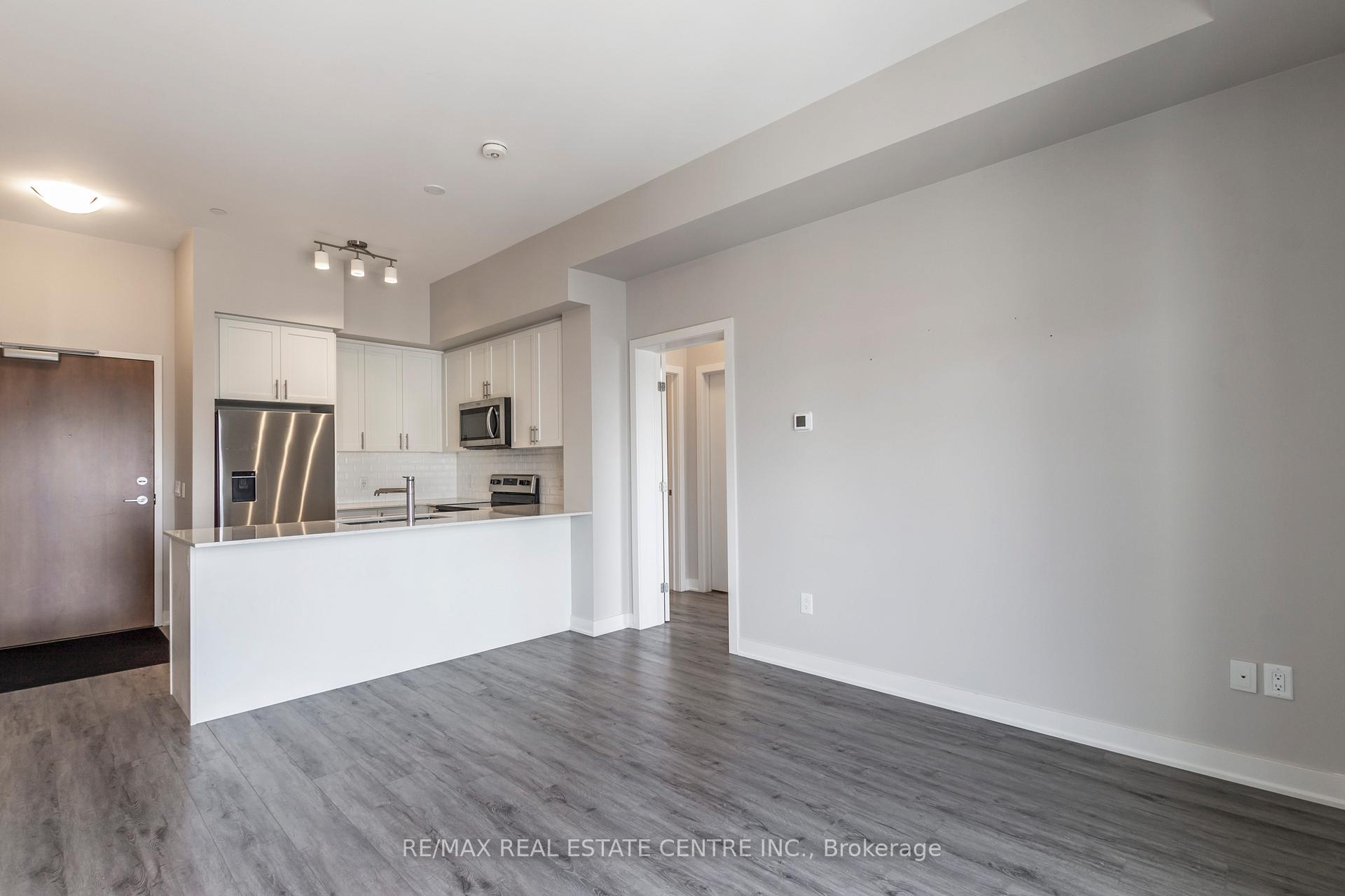 2 Bedrooms Condo at 340 Plains, Burlington For sale