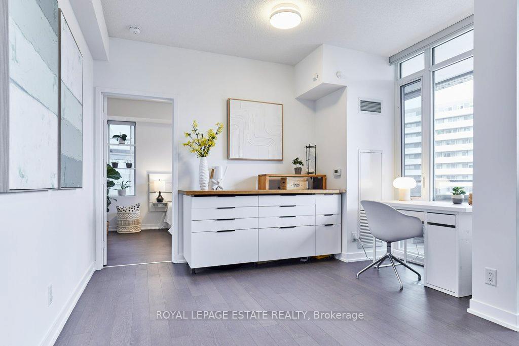 3 Bedrooms Condo at 120 Bayview, Toronto For sale