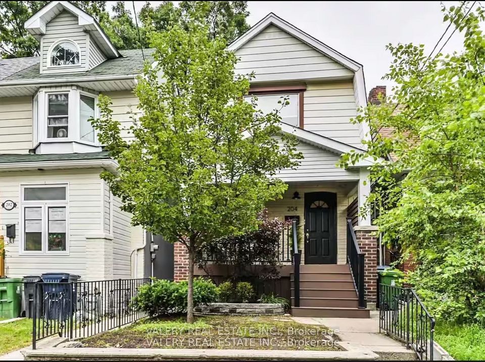 204 Oakcrest
