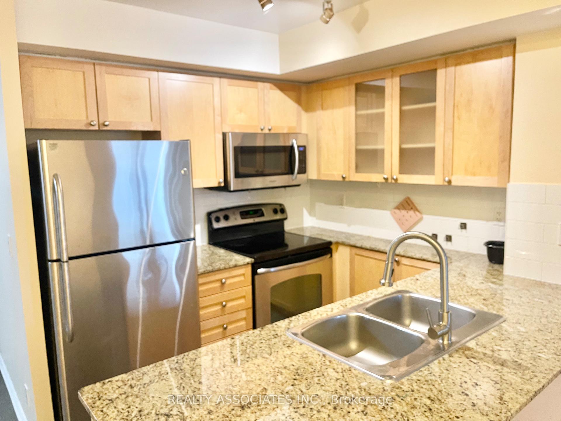 3 Bedrooms Condo at 761 Bay, Toronto For sale
