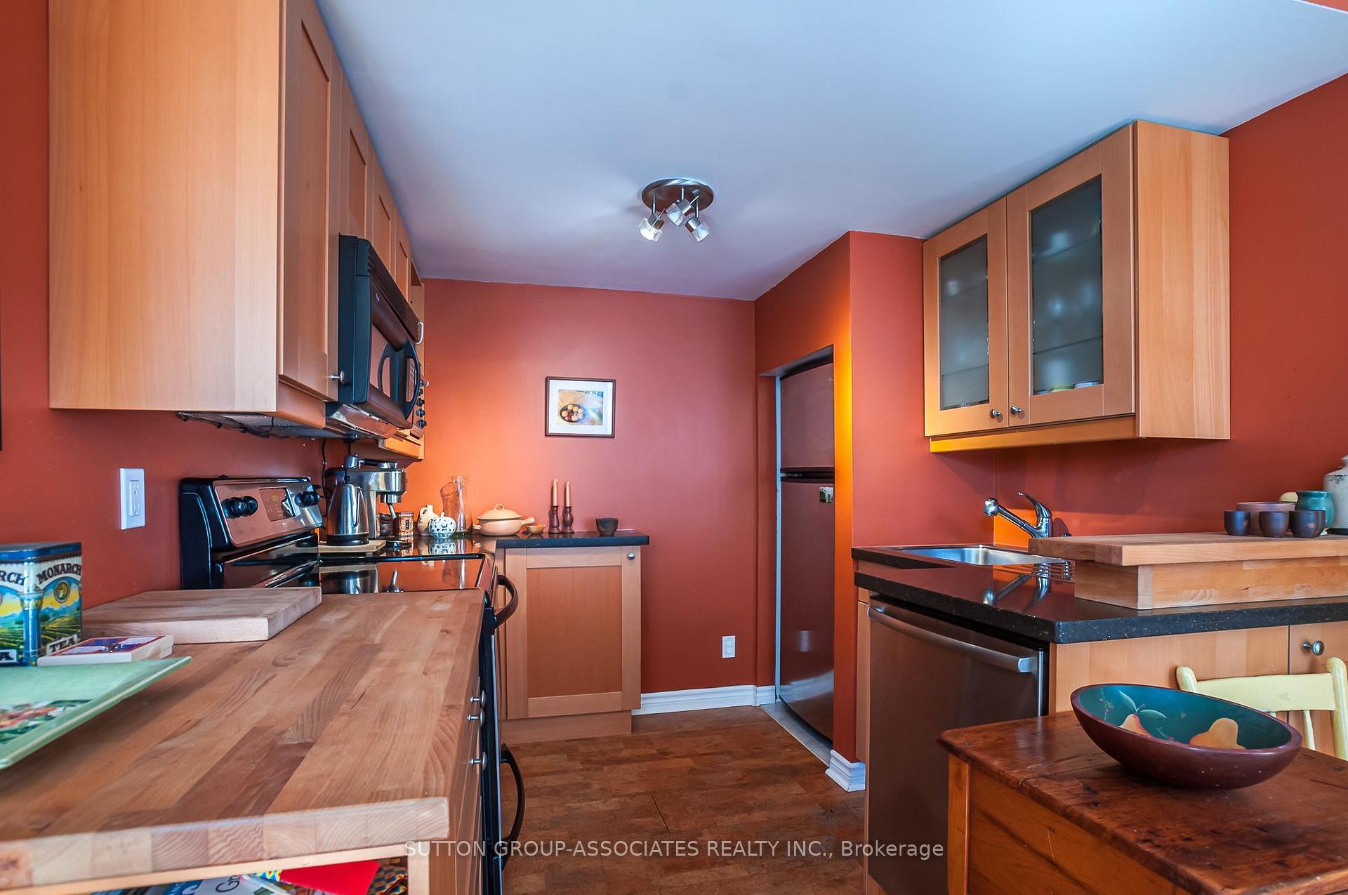 2 Bedrooms Condo at 100 Redpath, Toronto For sale