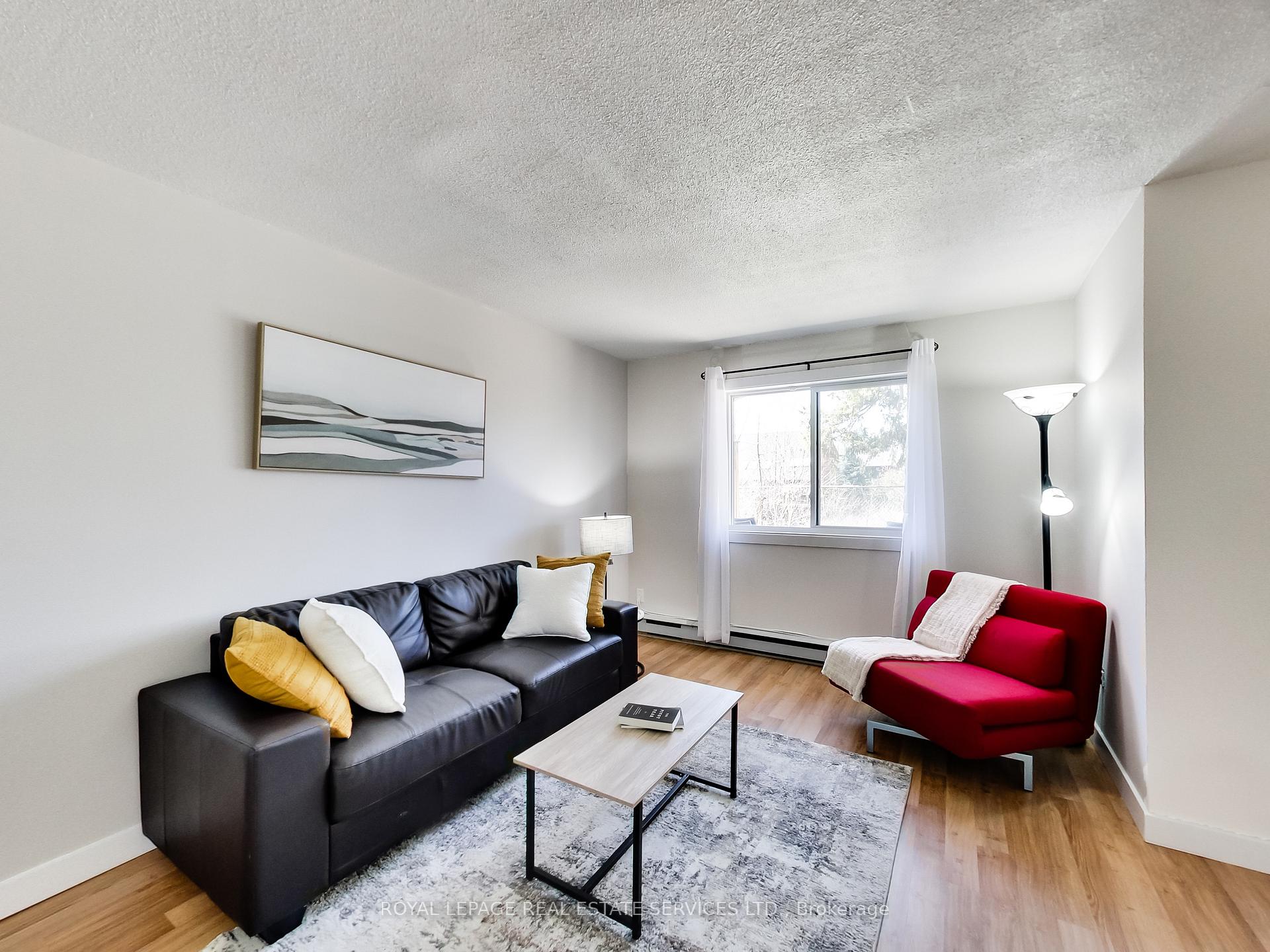 3 Bedrooms Condo at 1008 Falgarwood,  Oakville For sale