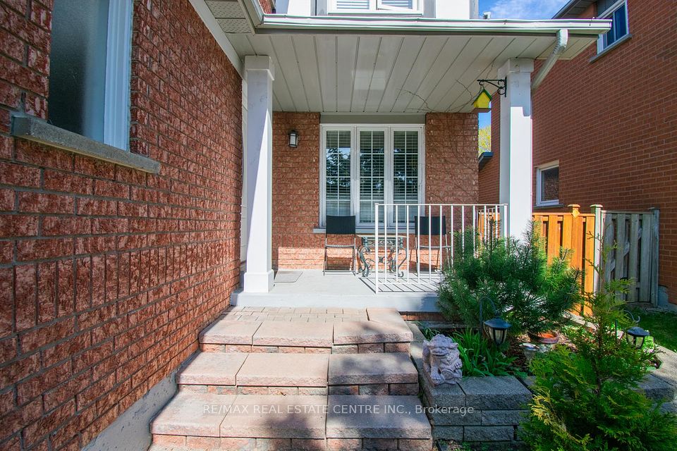 2840 Tradewind Drive, Mississauga, ON L5N 6L1