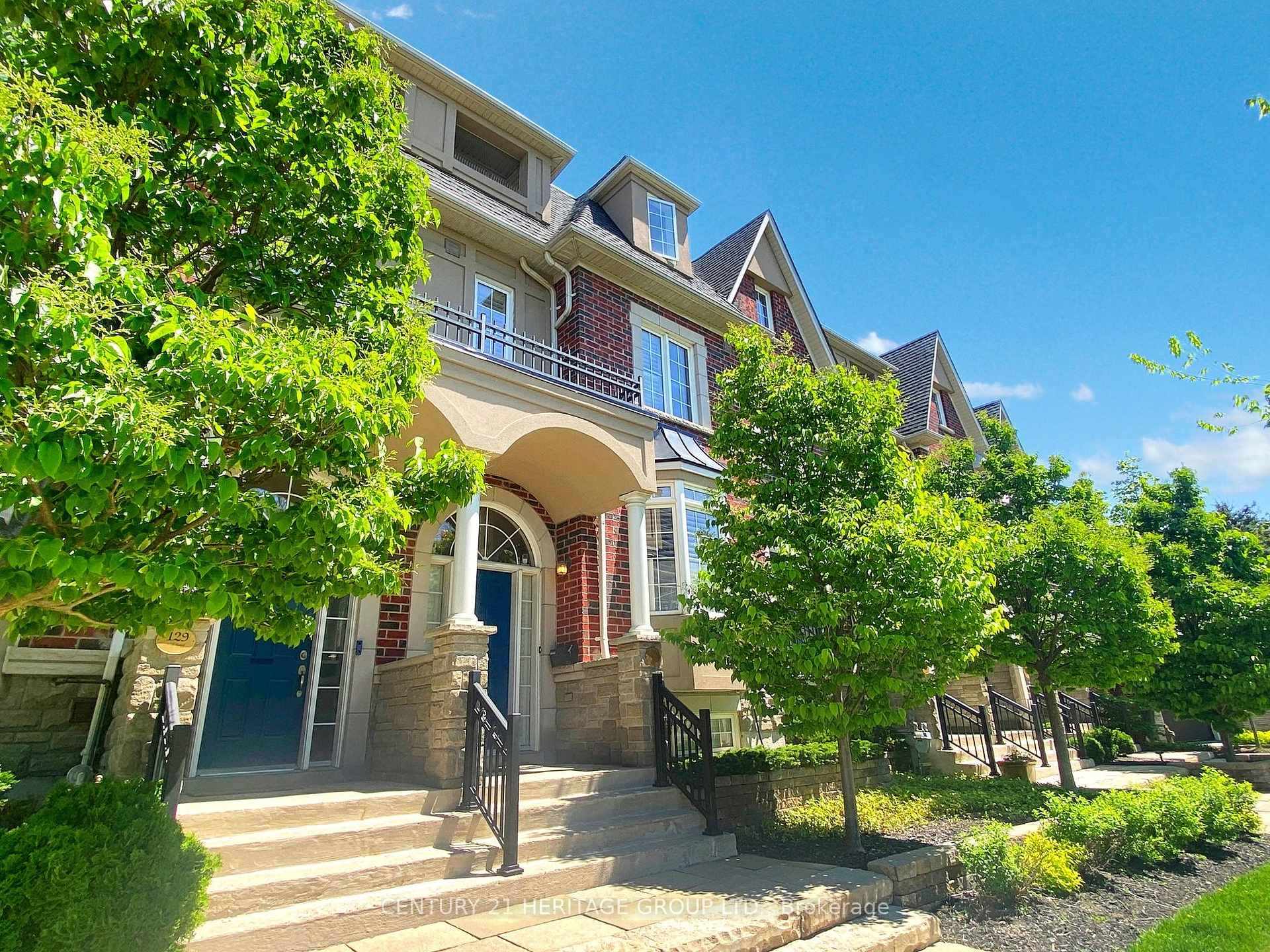 4 Bedrooms Condo at 127 Mill, Toronto For sale