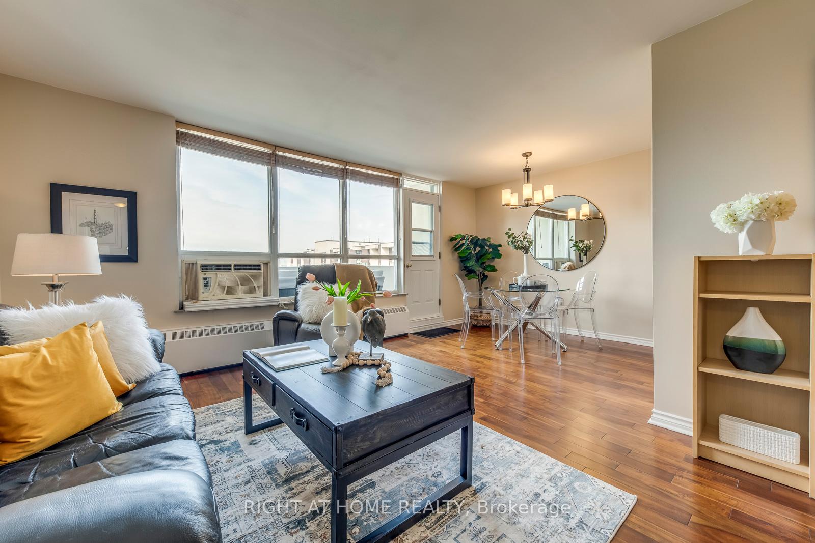 2 Bedrooms Condo at 45 Southport, Toronto For sale