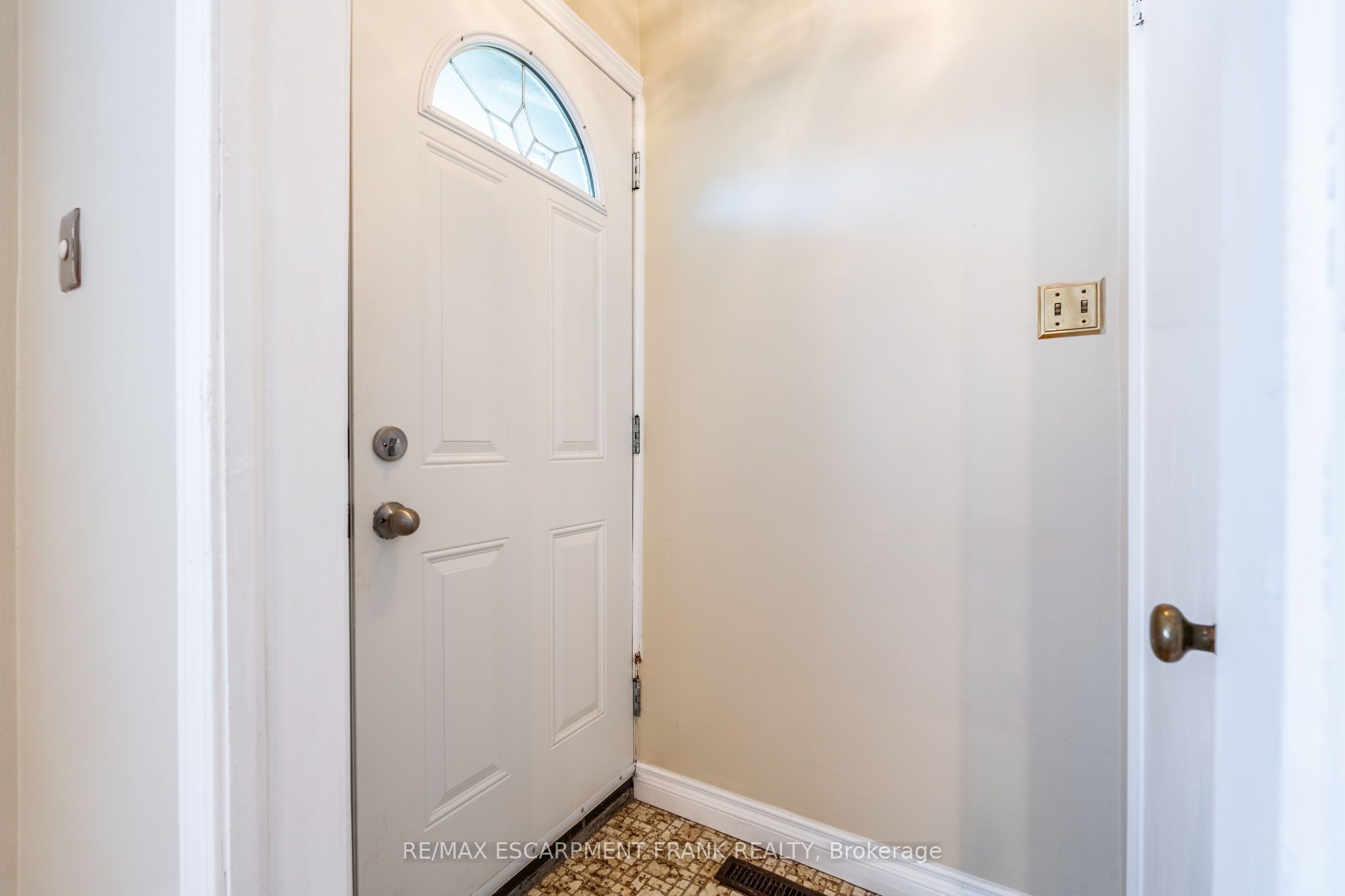 699 RYMAL Road W, Hamilton Gurnett