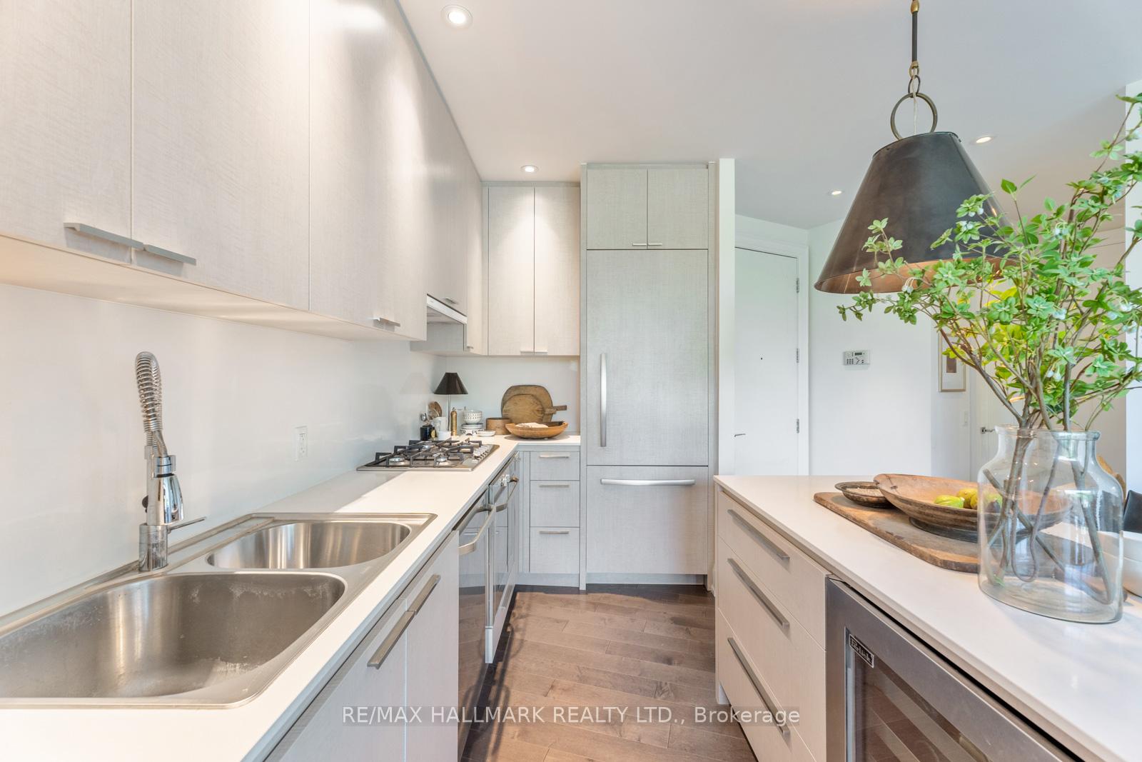 1 Bedroom Condo at 88 Davenport, Toronto For sale