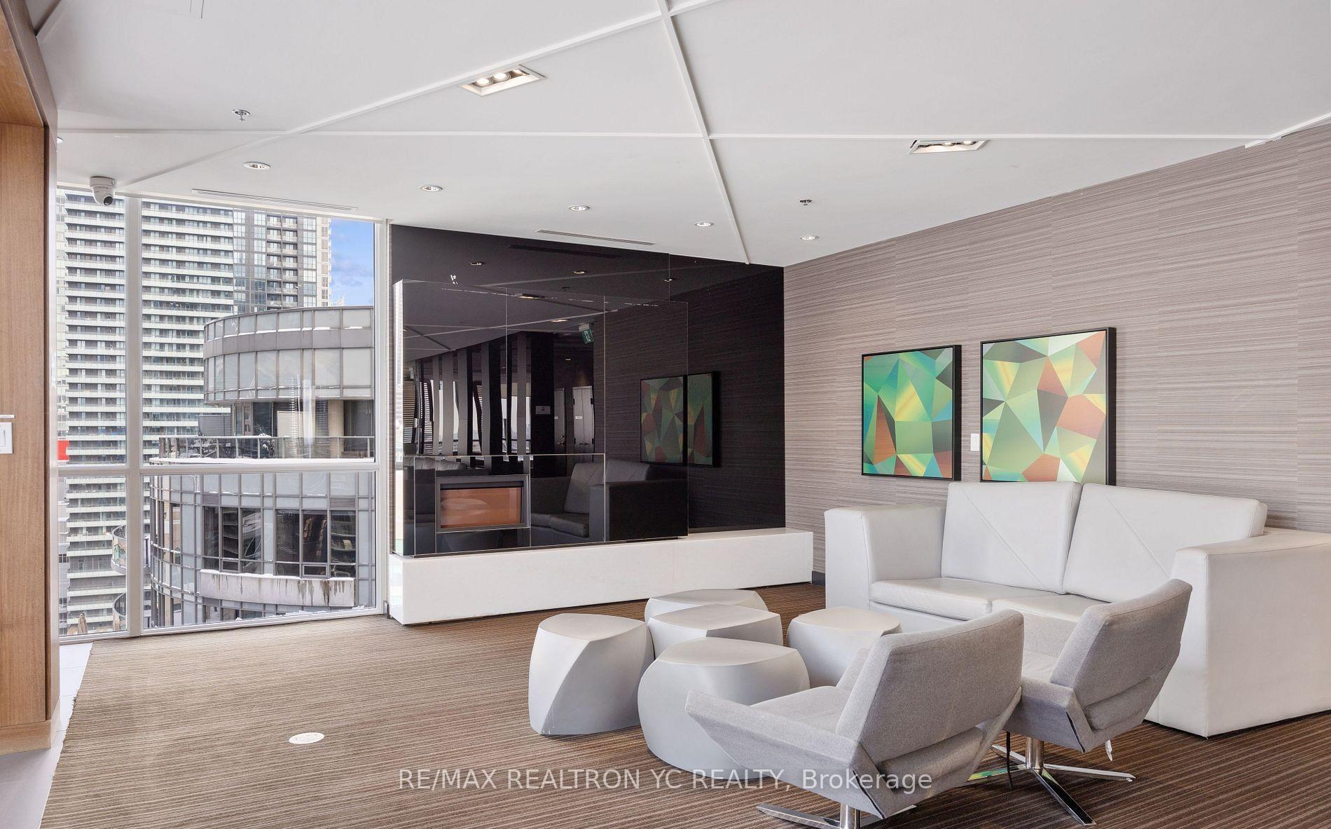2 Bedrooms Condo at 352 Front, Toronto For sale