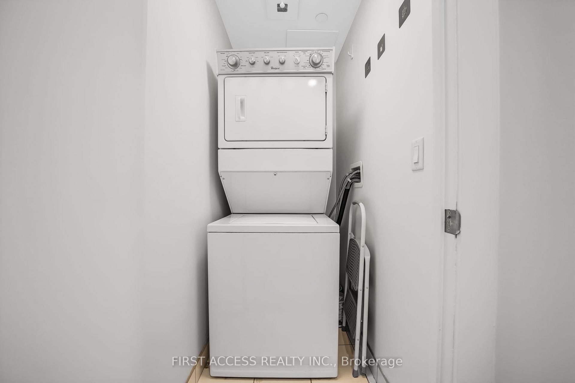 1 Bedroom Condo at 5230 Dundas,  Burlington For sale
