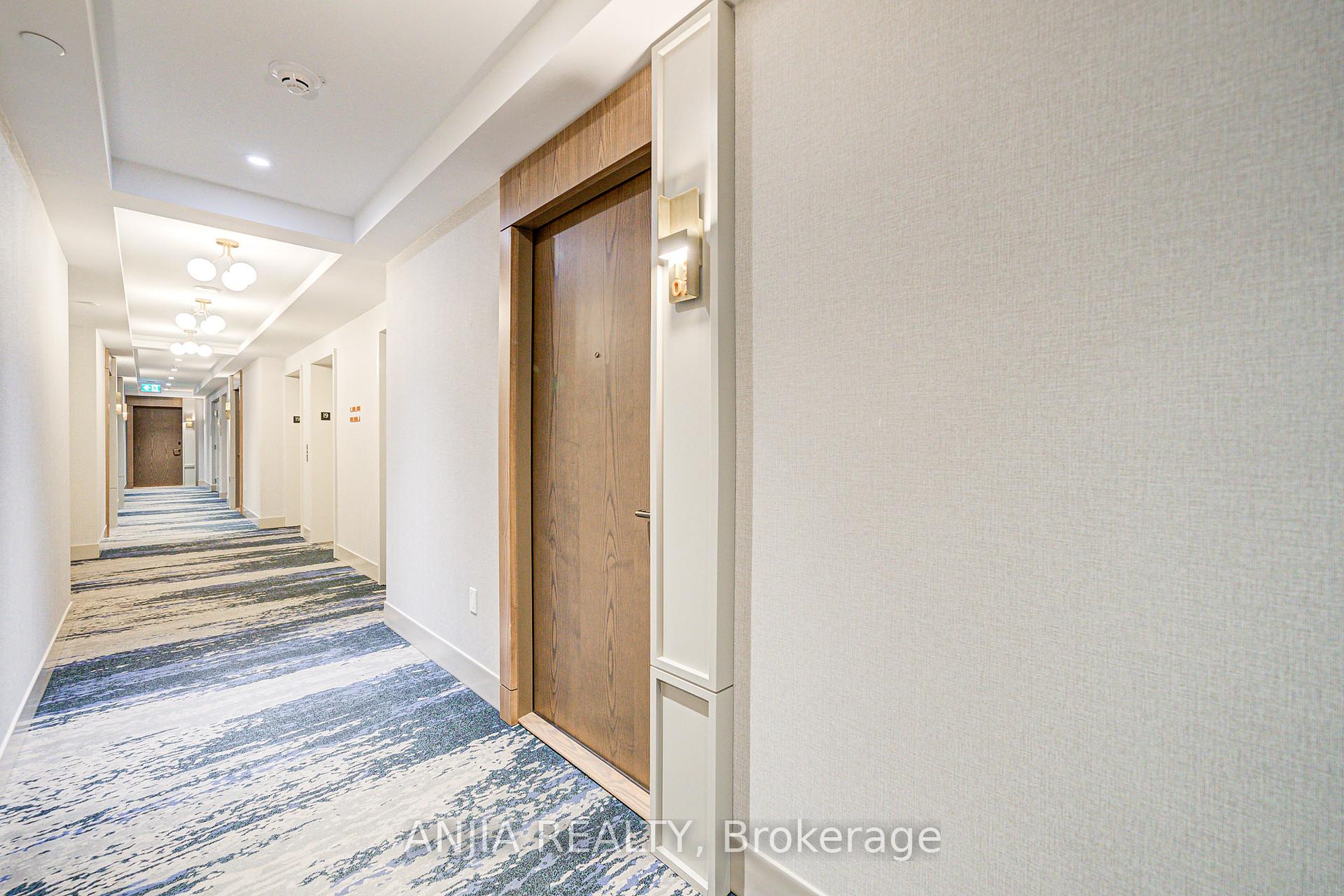 2 Bedrooms Condo at 30 Inn On The Park, Toronto For sale