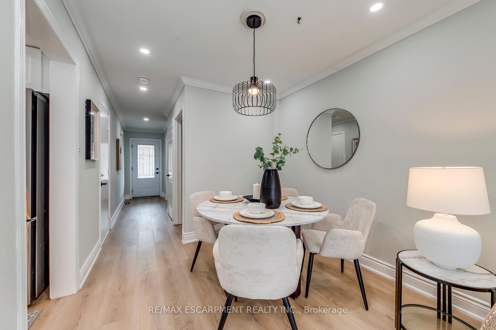3 Bedrooms Condo at 2880 Headon Forest,  Burlington For sale