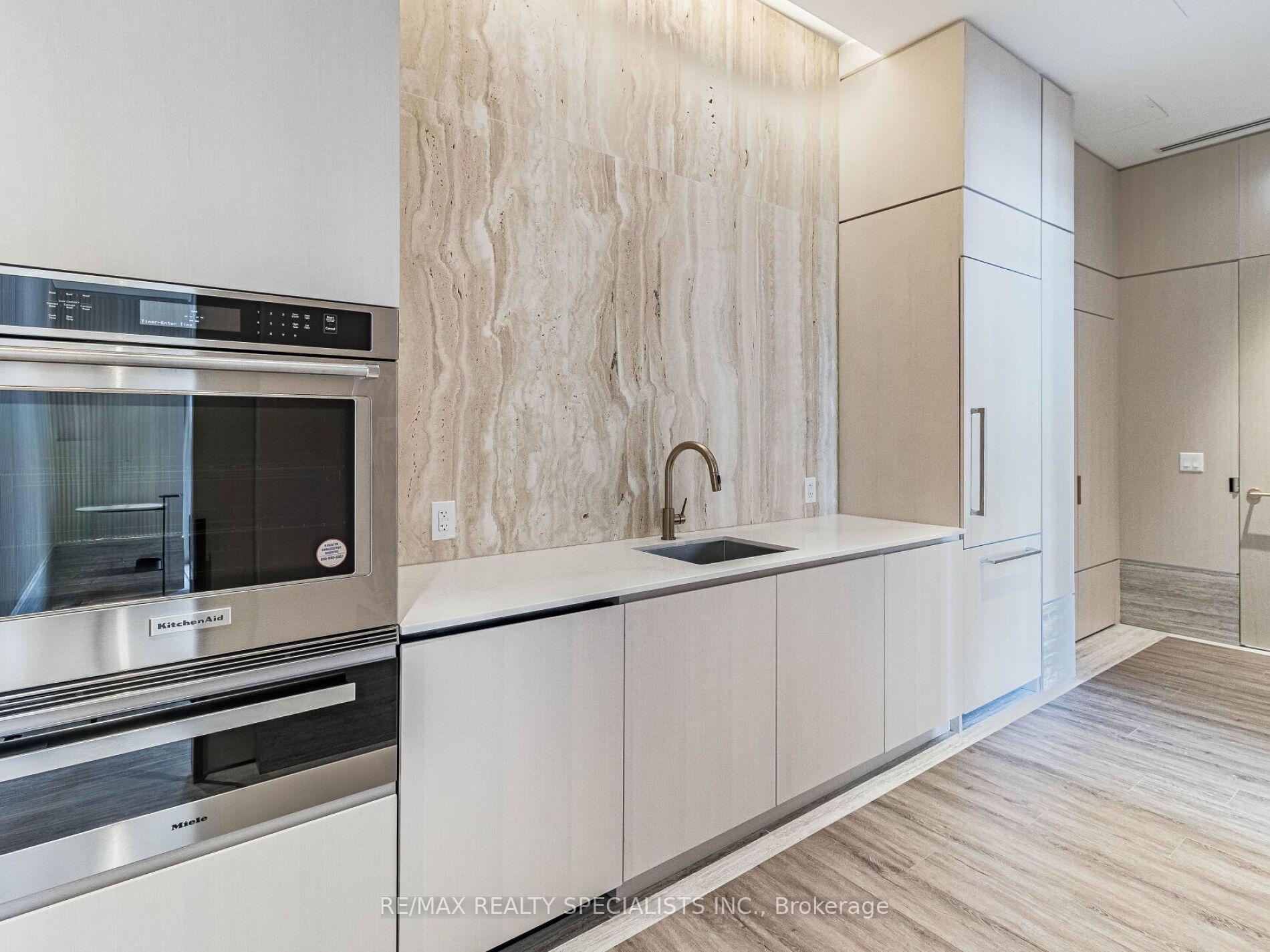 3 Bedrooms Condo at 480 Front,  Toronto For sale