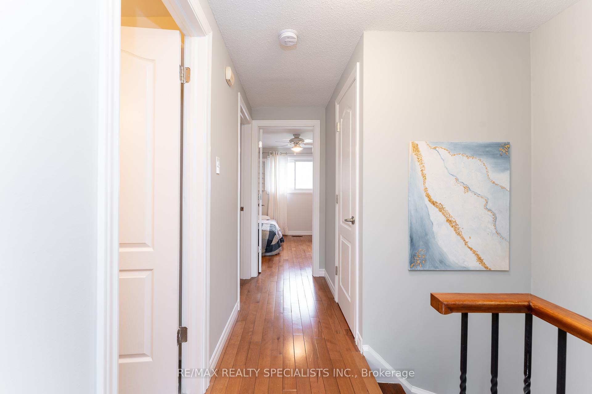 4 Bedrooms Condo at 2230 Upper Middle, Burlington For sale