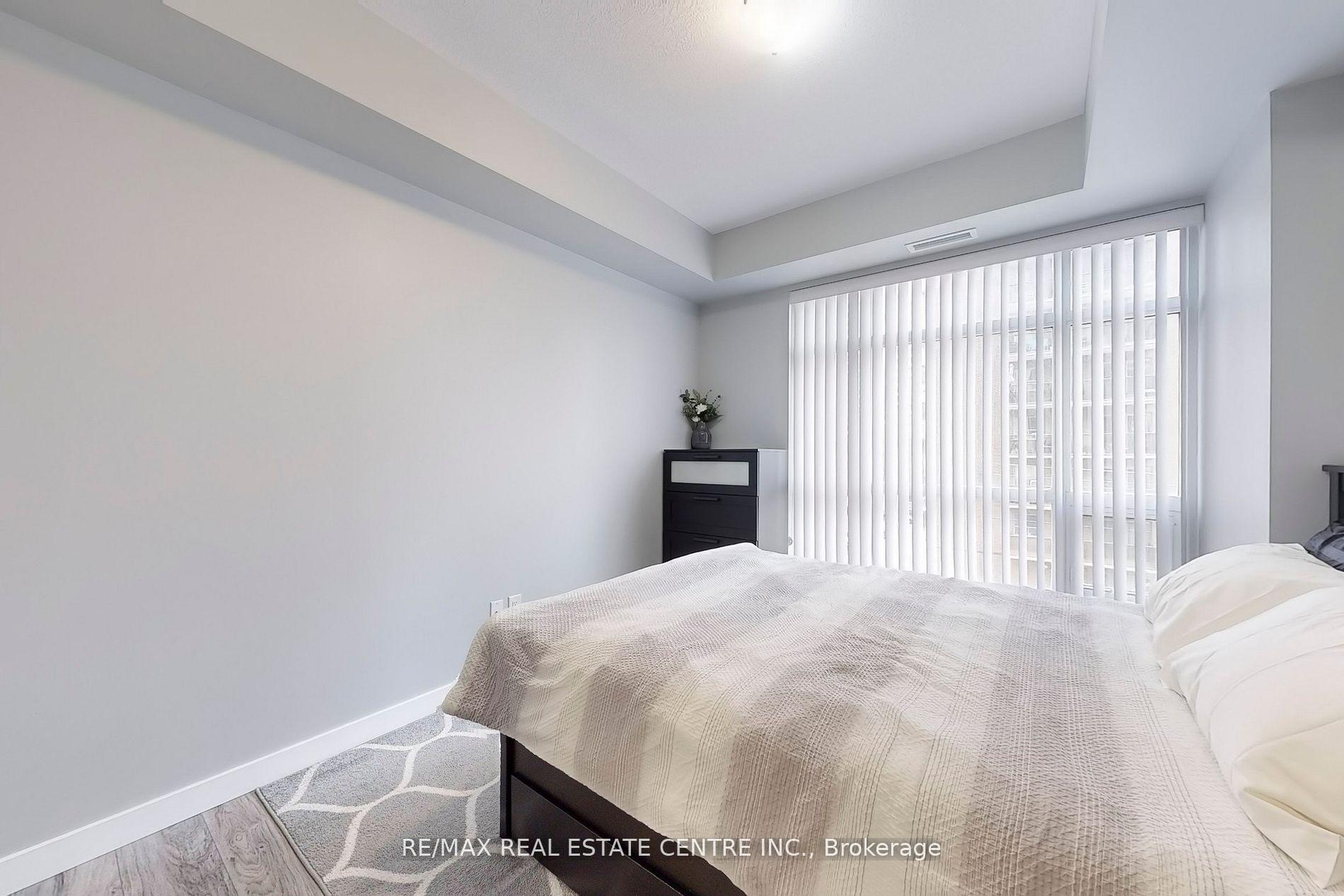 2 Bedrooms Condo at 81 Robinson,  Hamilton For sale