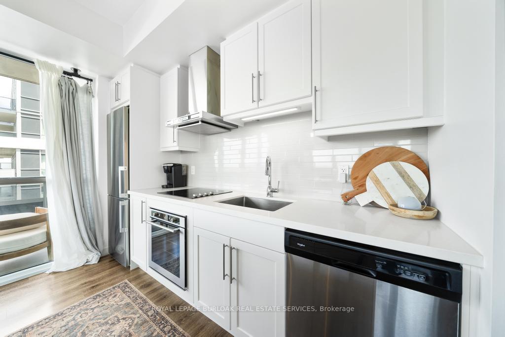2 Bedrooms Condo at 2087 Fairview, Burlington For sale