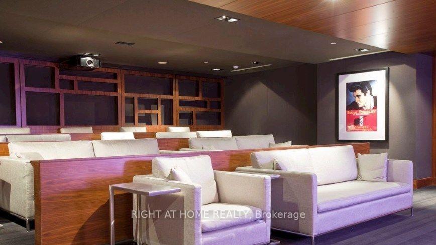 2 Bedrooms Condo at 9 Valhalla Inn, Toronto For sale