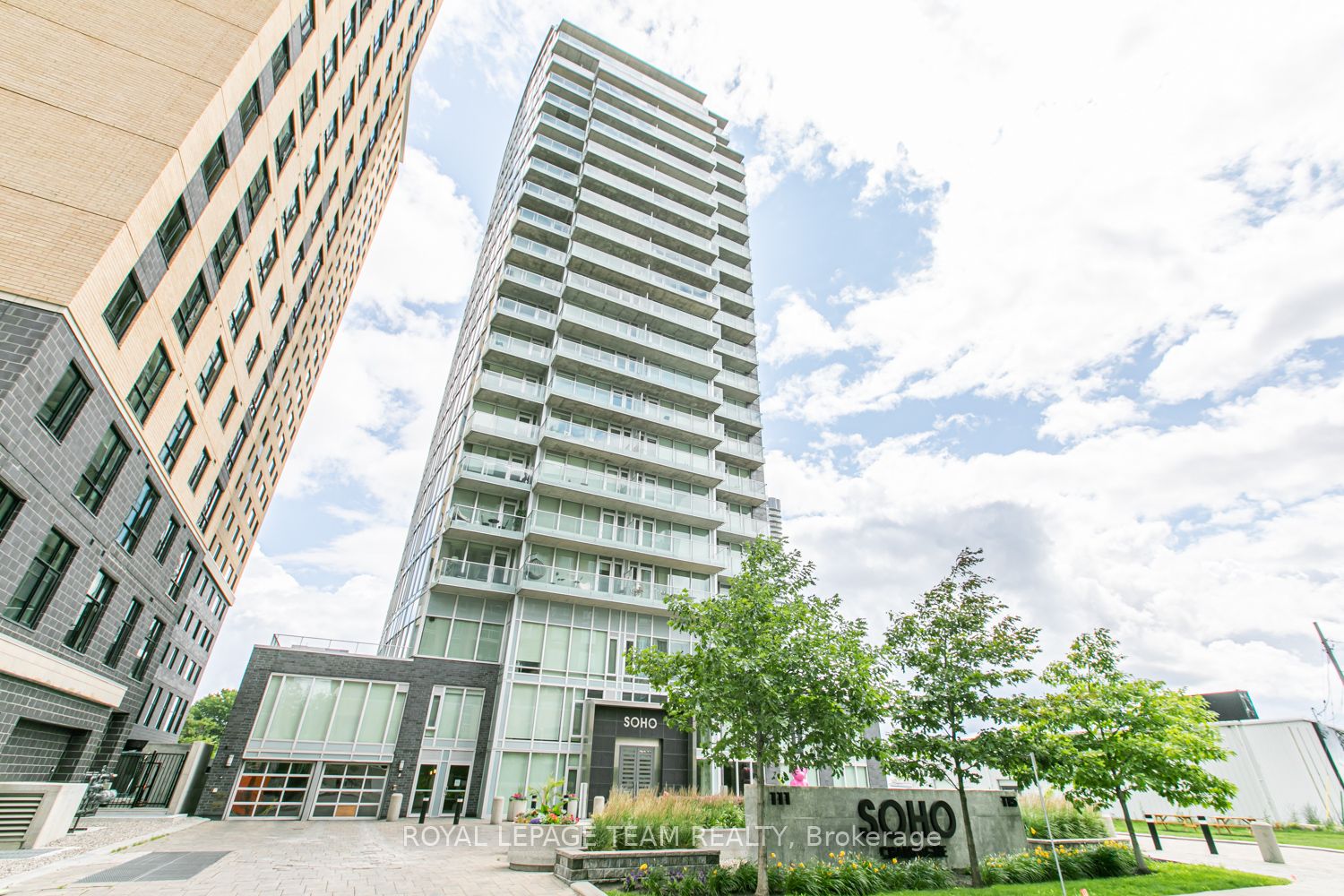 111 Champagne Avenue S, #906
