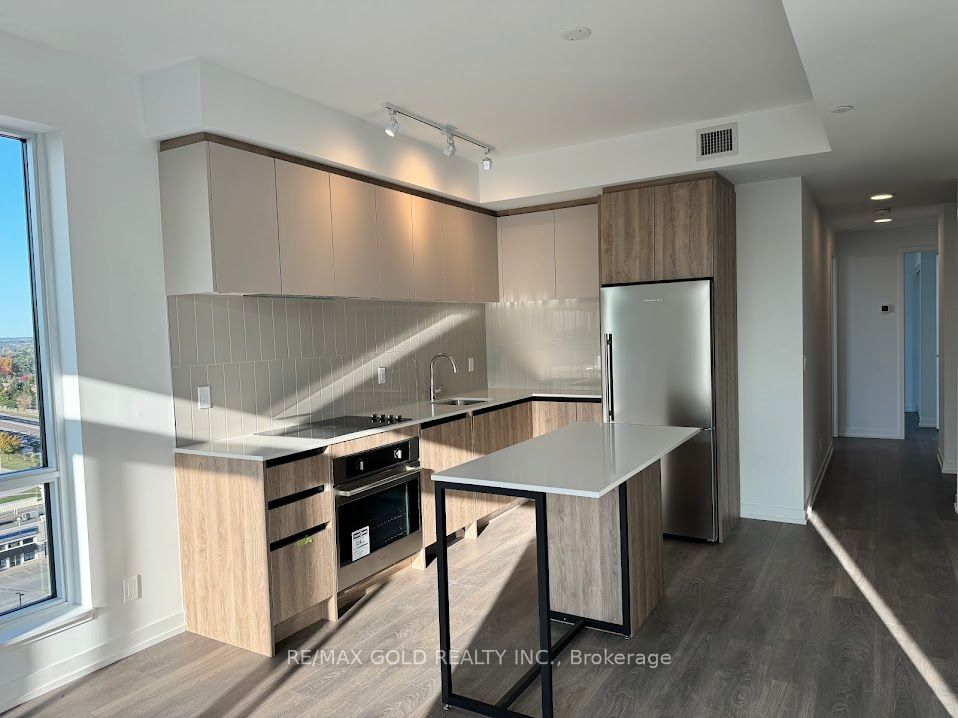 8 Beverley Glen Boulevard