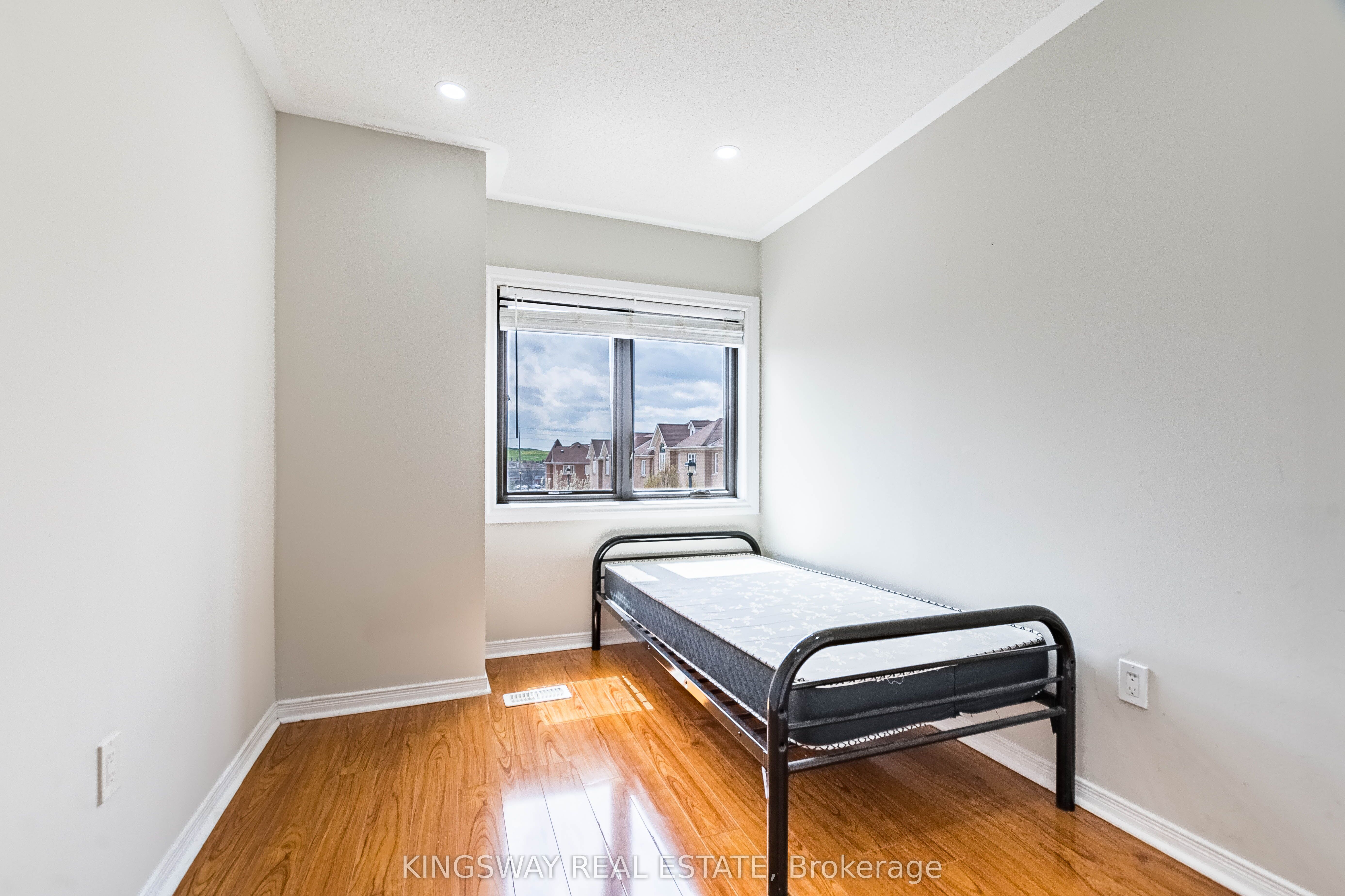 5821 Tiz Road, Mississauga Hurontario