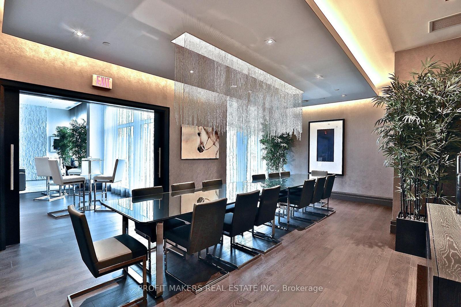3 Bedrooms Condo at 65 Speers, Oakville For sale