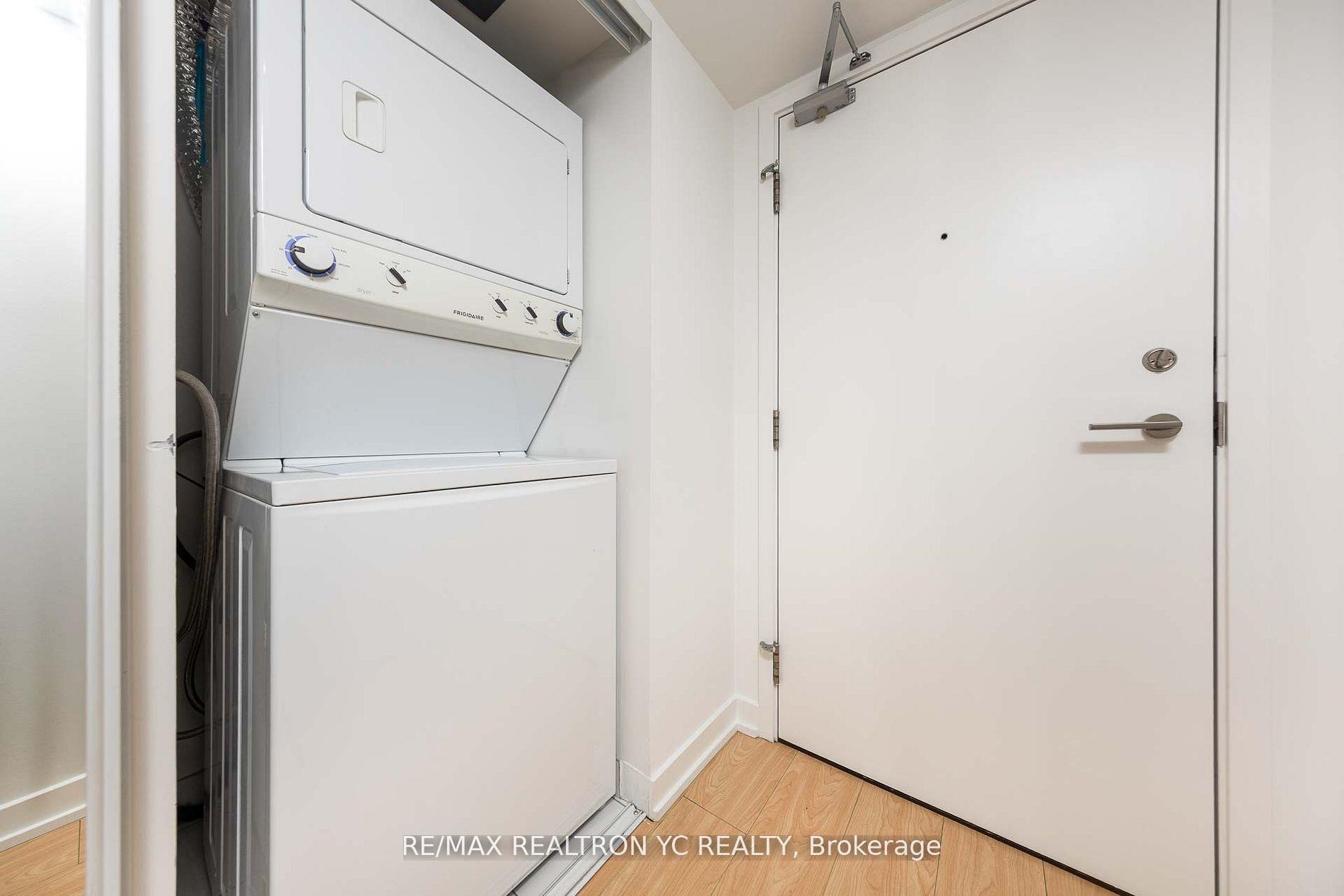 2 Bedrooms Condo at 121 Mcmahon, Toronto For sale
