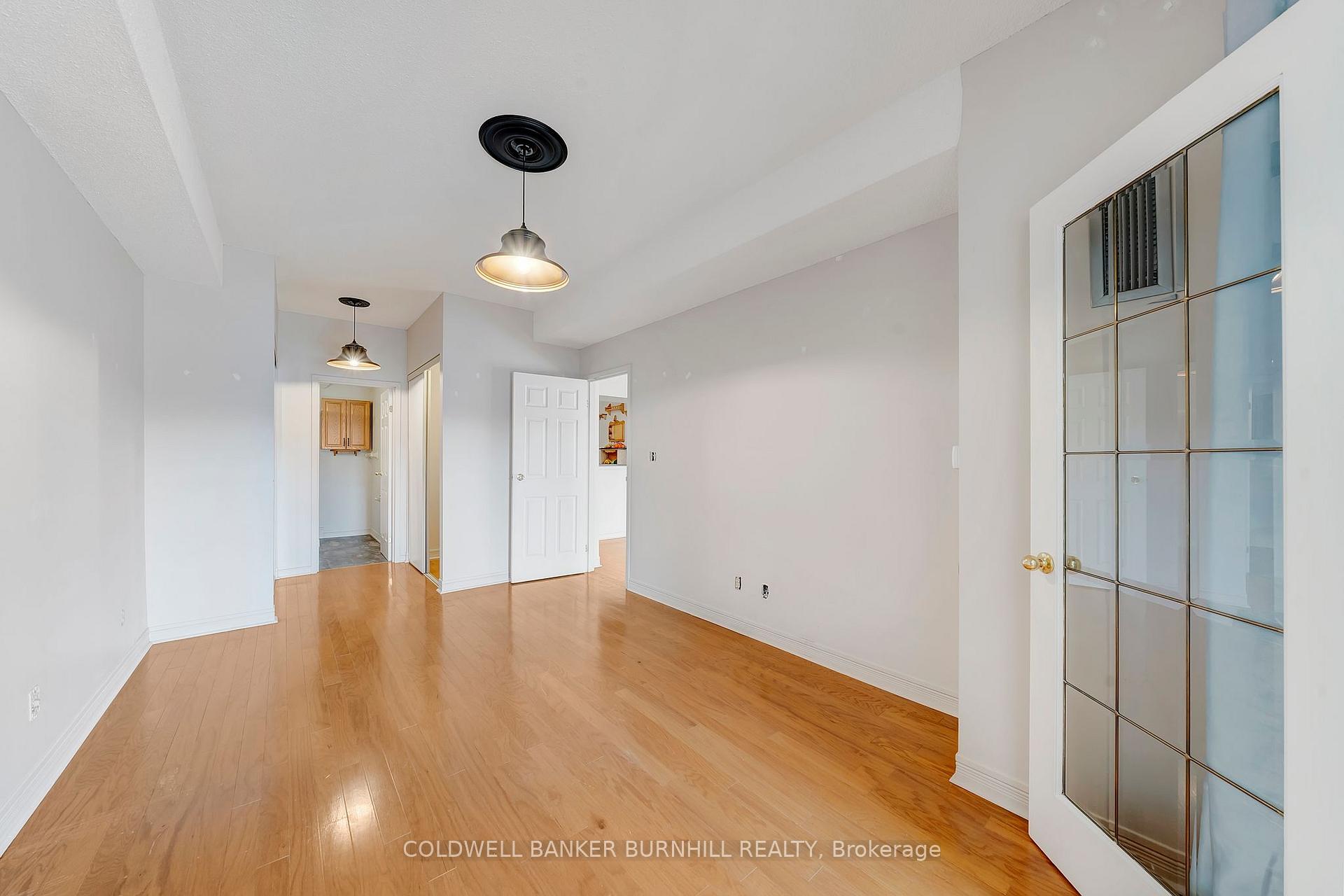 3 Bedrooms Condo at 495 Highway 8,  Hamilton For sale